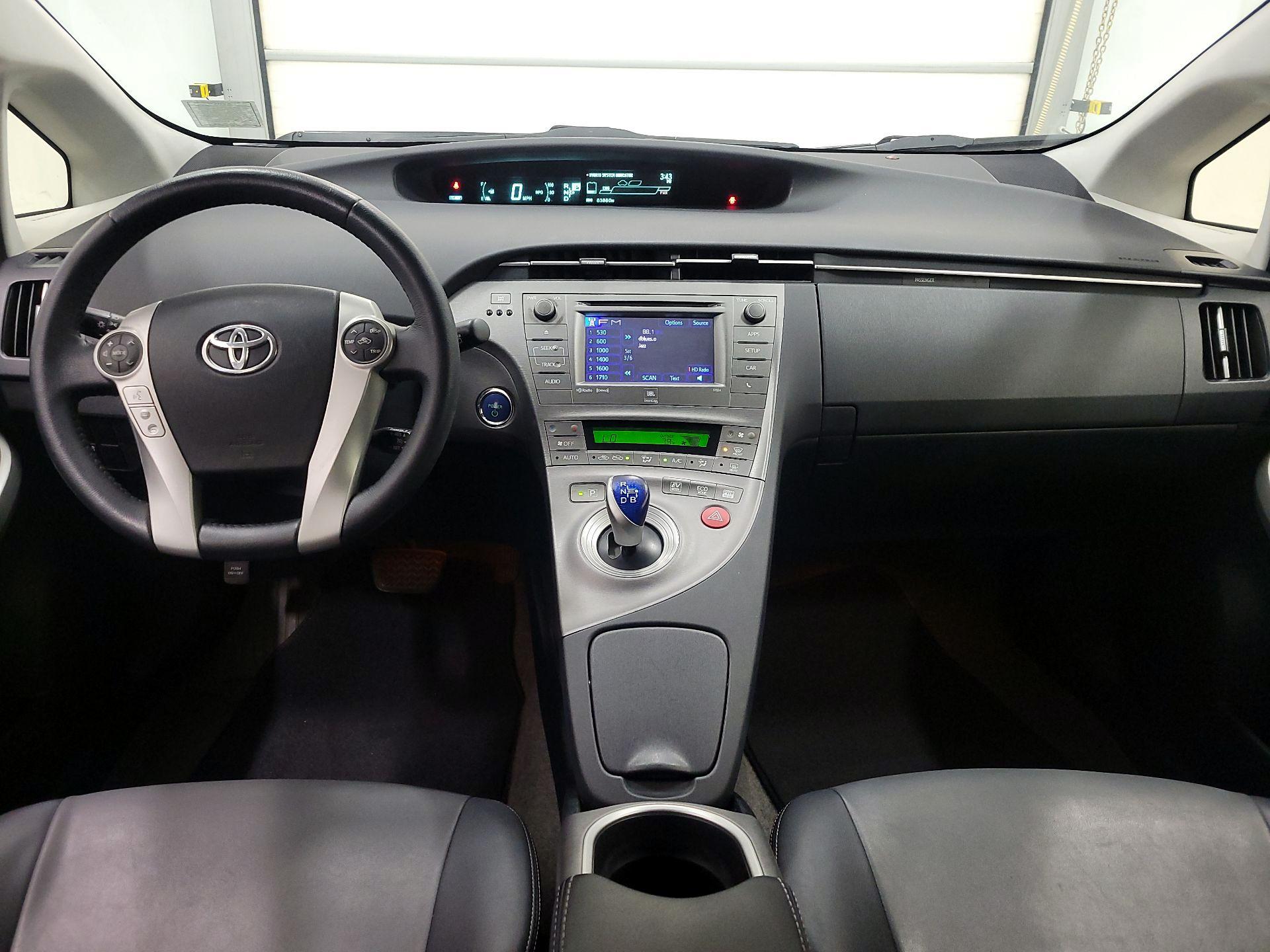 Thumbnail: 2015 Toyota Prius - 9