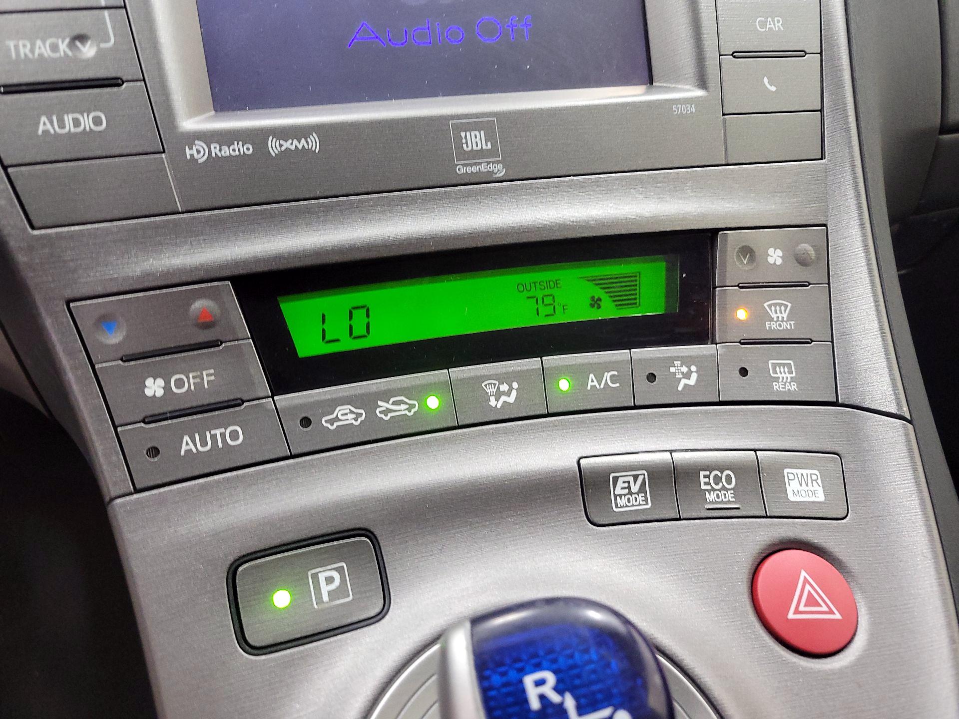 Thumbnail: 2015 Toyota Prius - 16