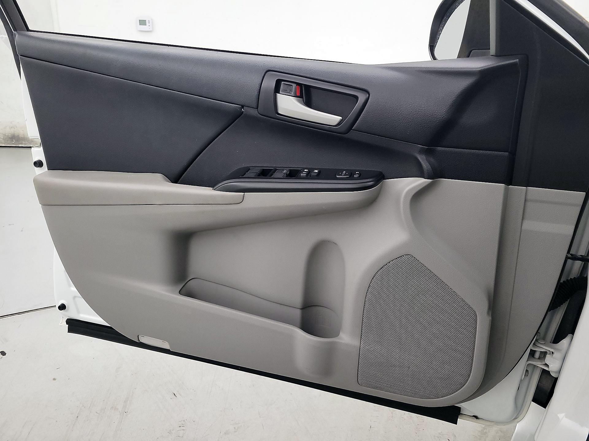 Thumbnail: 2014 Toyota Camry - 12