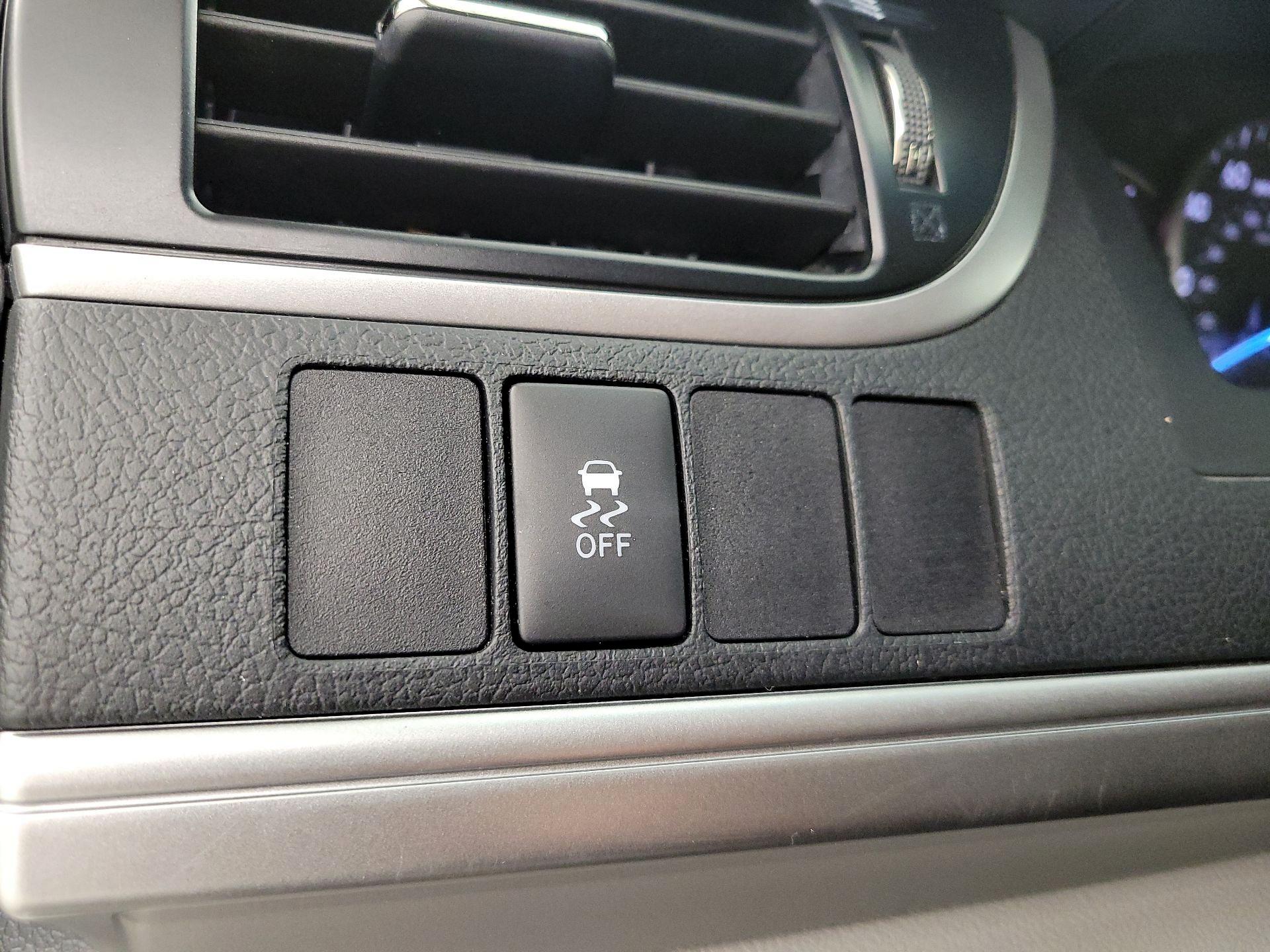 Thumbnail: 2014 Toyota Camry - 13