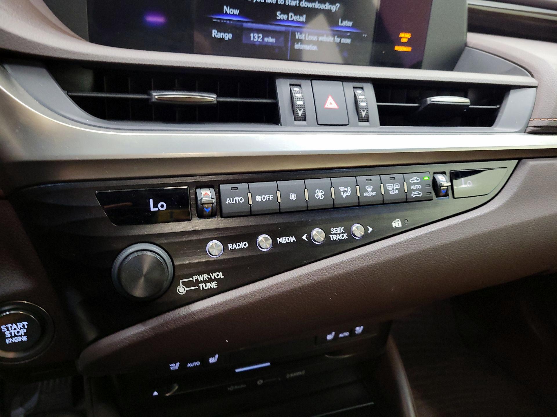 Thumbnail: 2019 Lexus ES - 15