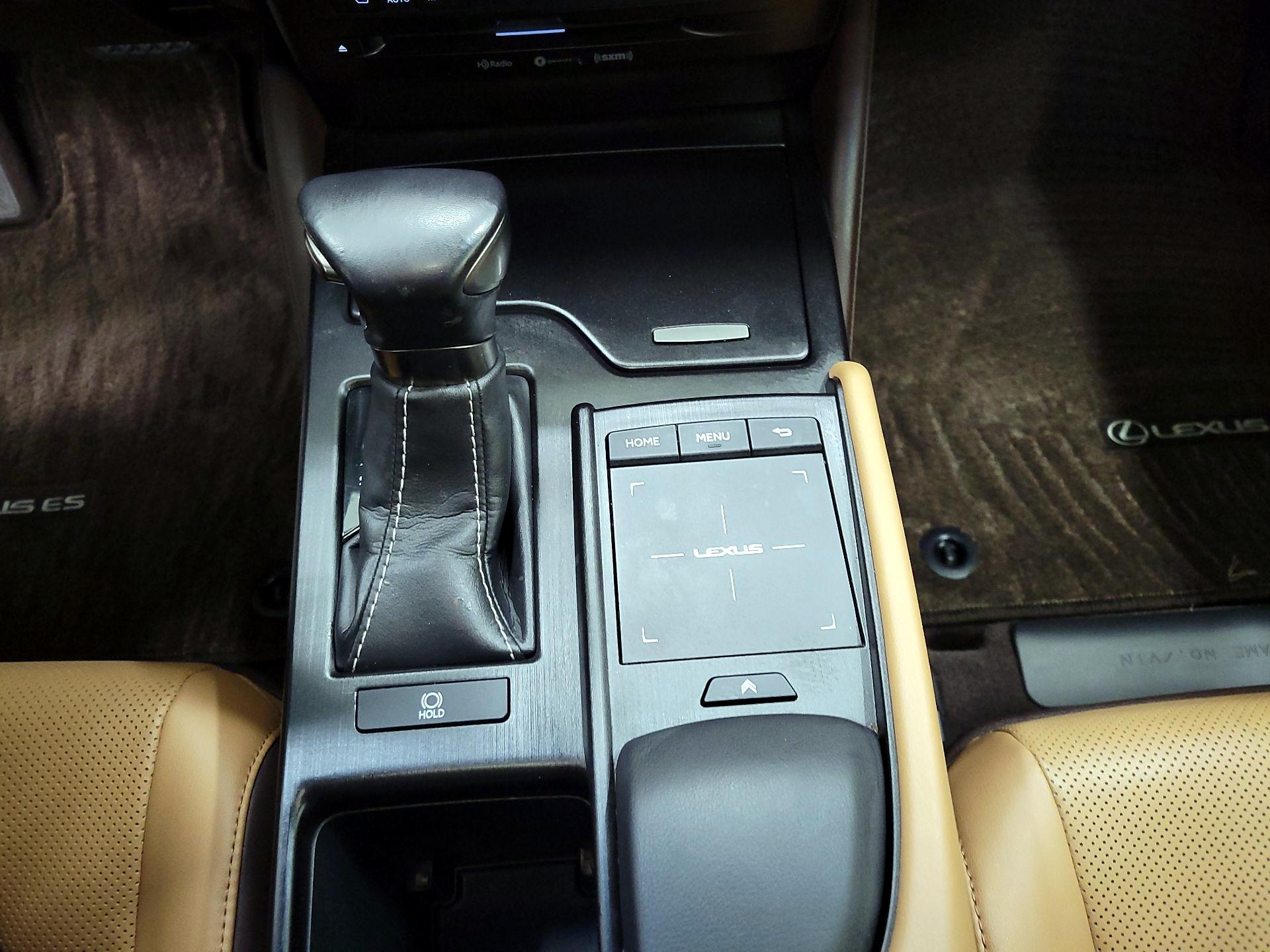 Thumbnail: 2019 Lexus ES - 16