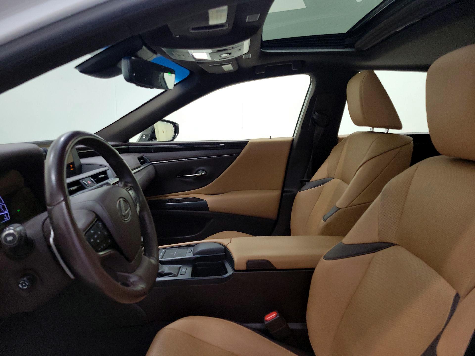 Thumbnail: 2019 Lexus ES - 18