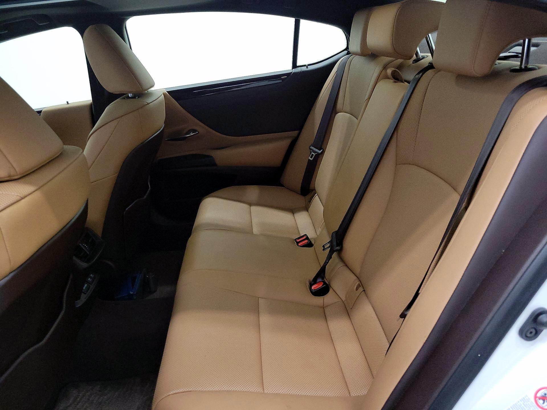 Thumbnail: 2019 Lexus ES - 19