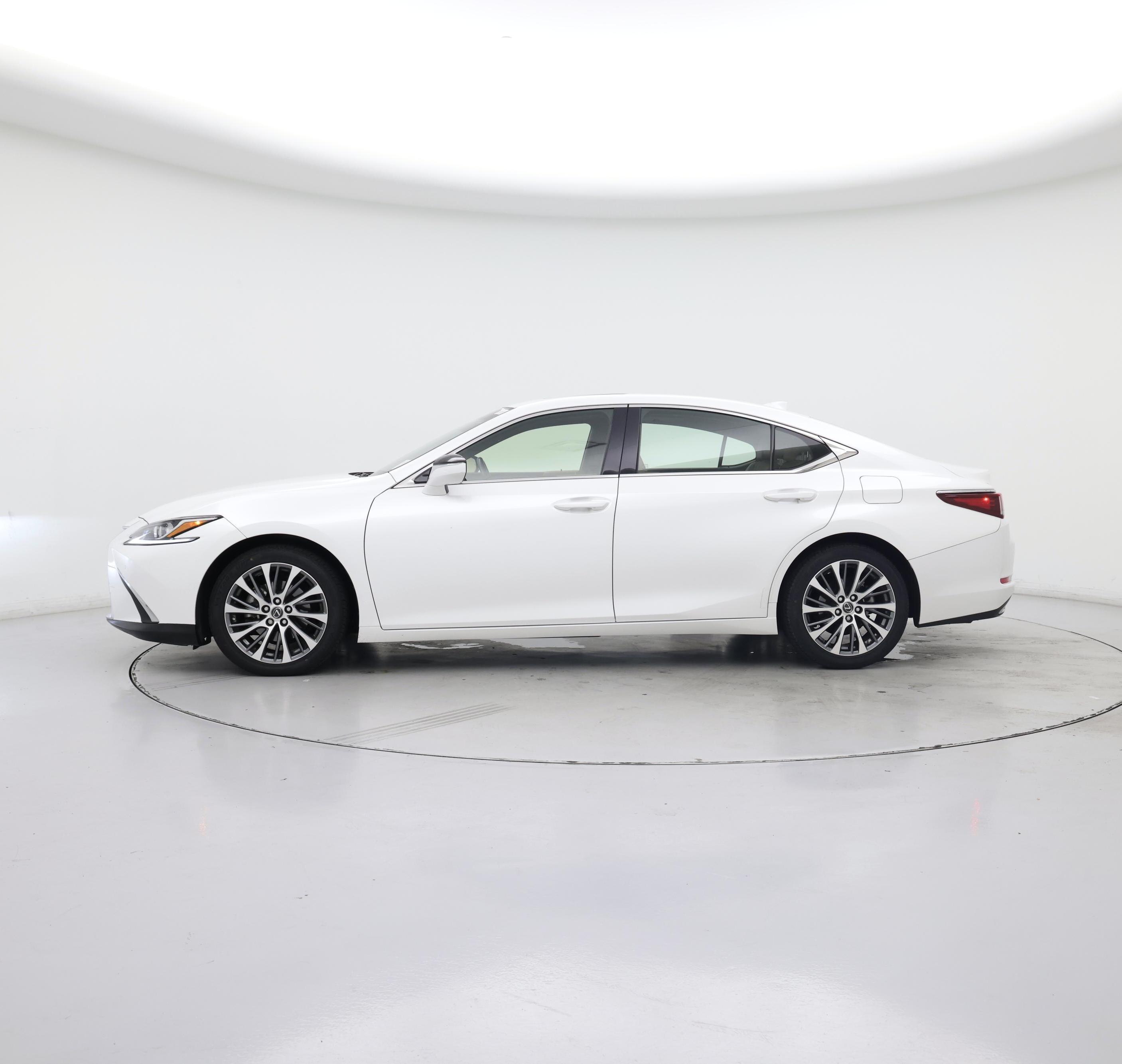 Thumbnail: 2019 Lexus ES - 3