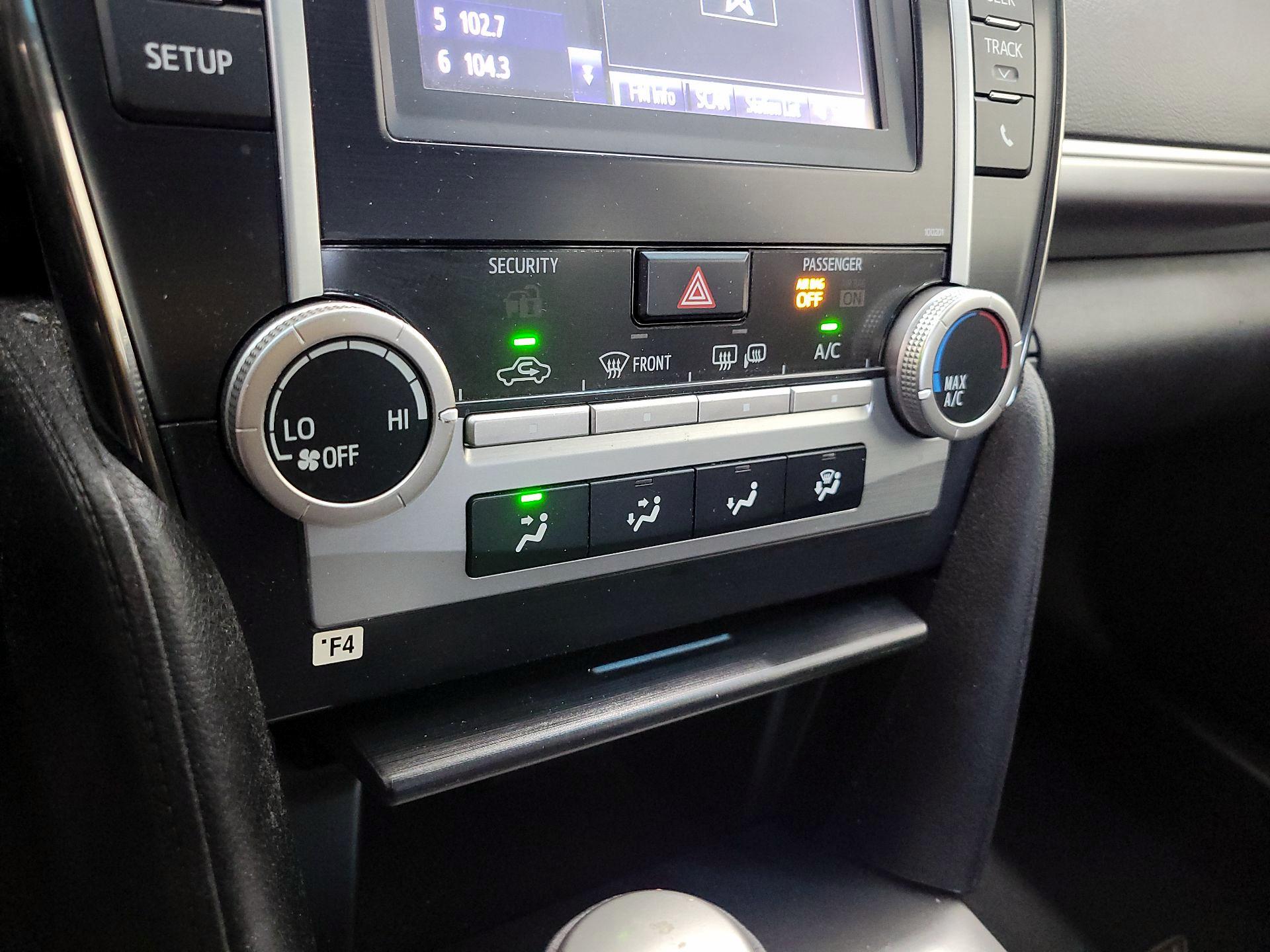 Thumbnail: 2014 Toyota Camry - 15