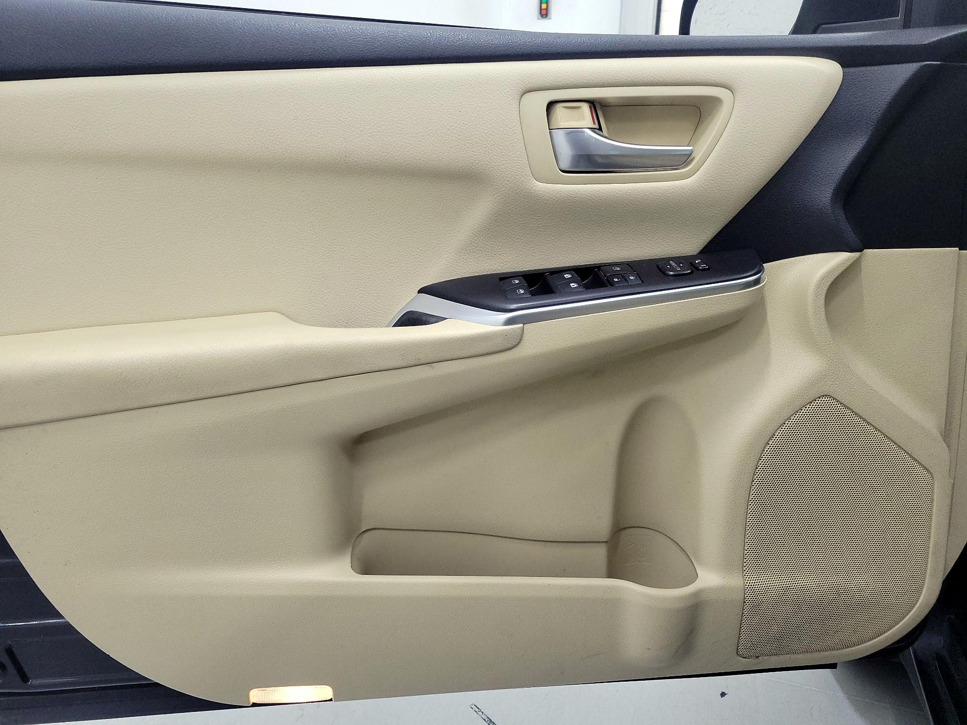 Thumbnail: 2017 Toyota Camry - 12