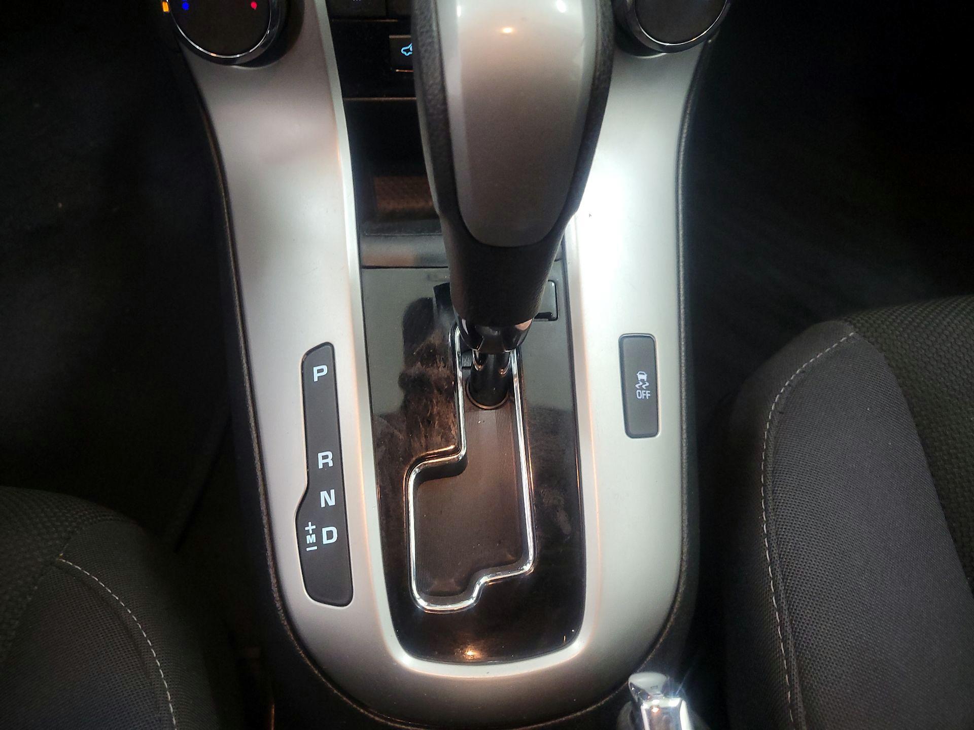 Thumbnail: 2015 Chevrolet Cruze - 17