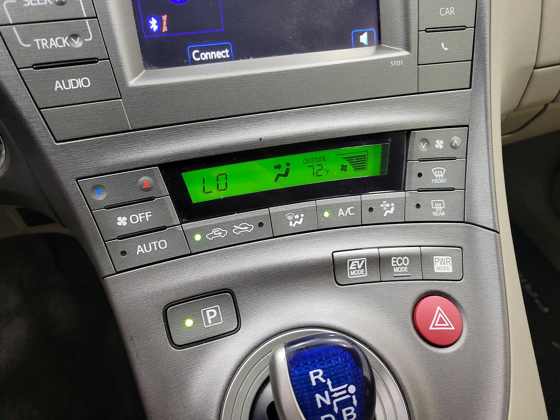 Thumbnail: 2015 Toyota Prius - 16