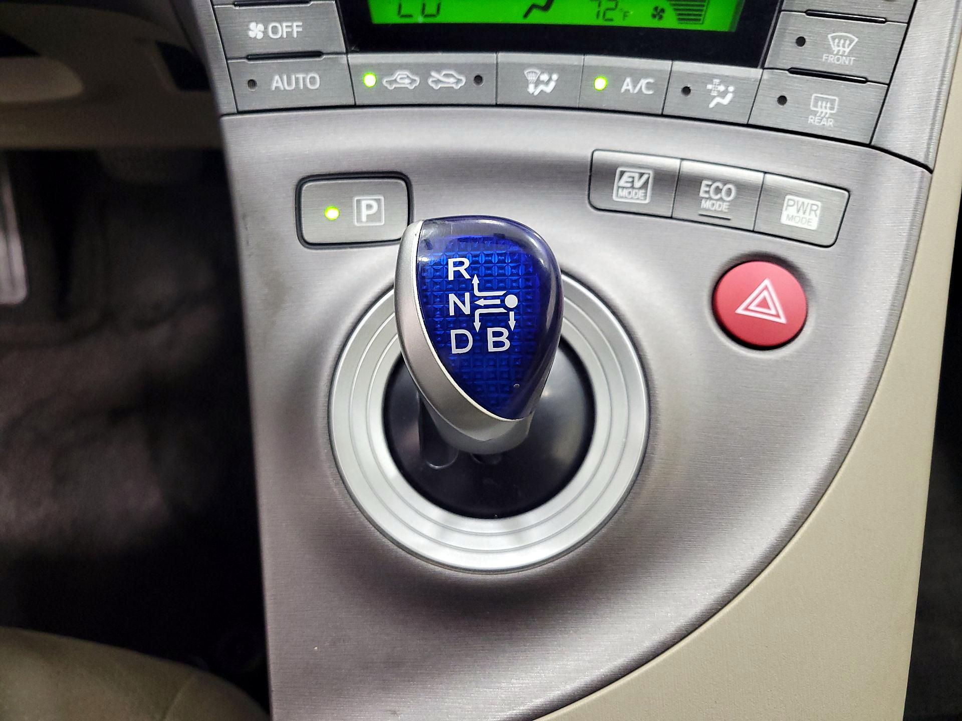 Thumbnail: 2015 Toyota Prius - 17