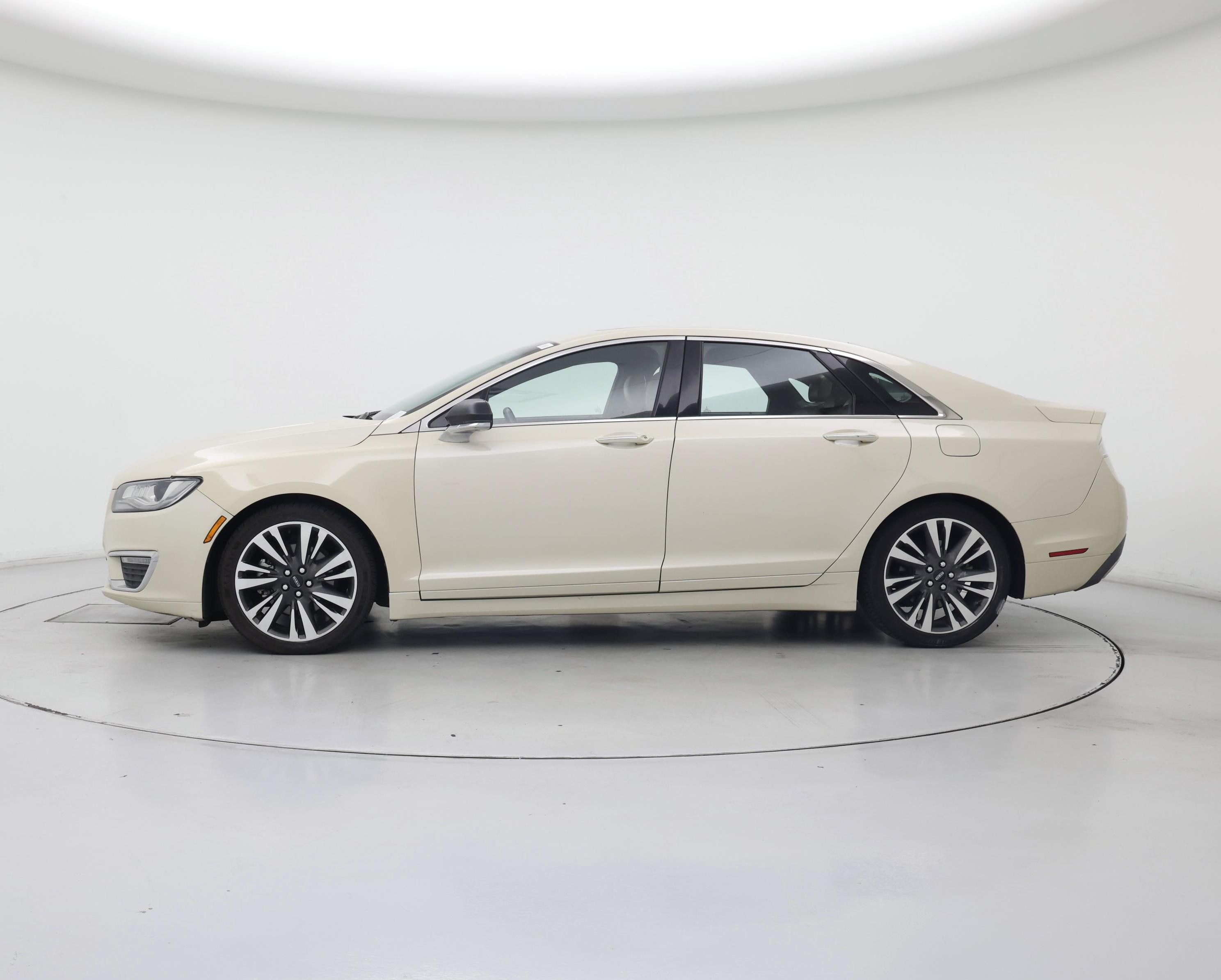 Thumbnail: 2018 Lincoln MKZ - 3