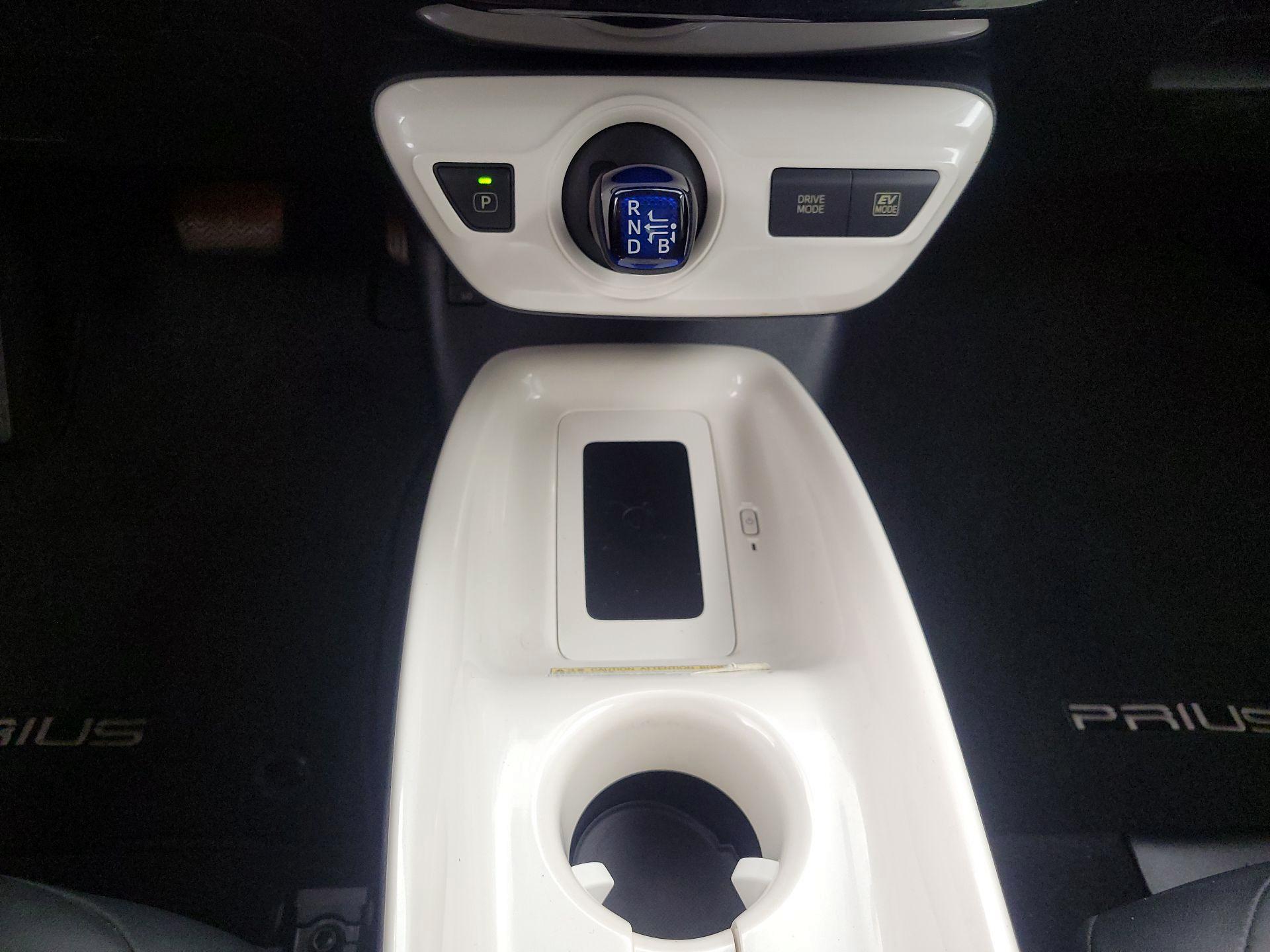 Thumbnail: 2016 Toyota Prius - 17