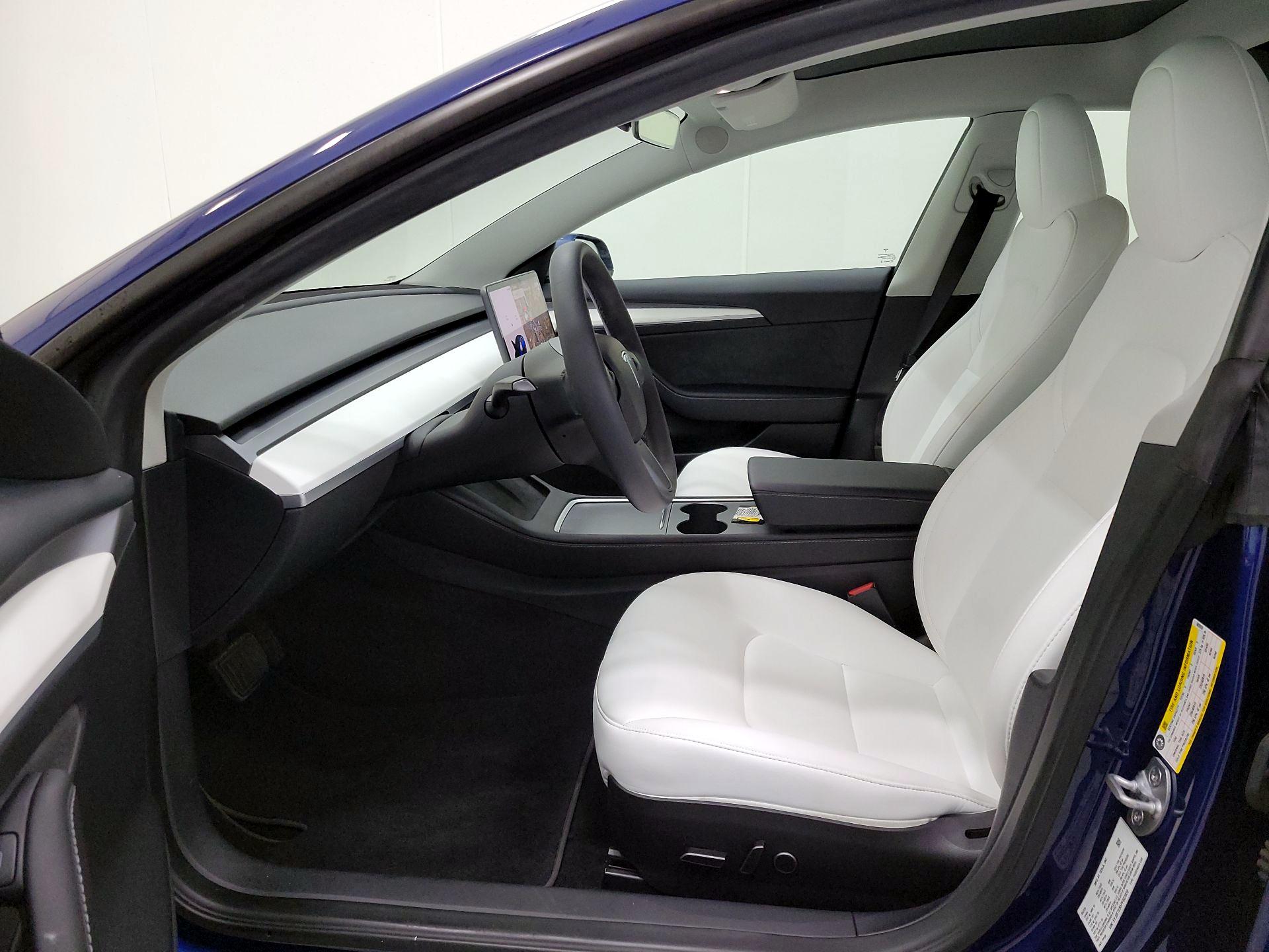 Thumbnail: 2023 Tesla Model 3 - 11