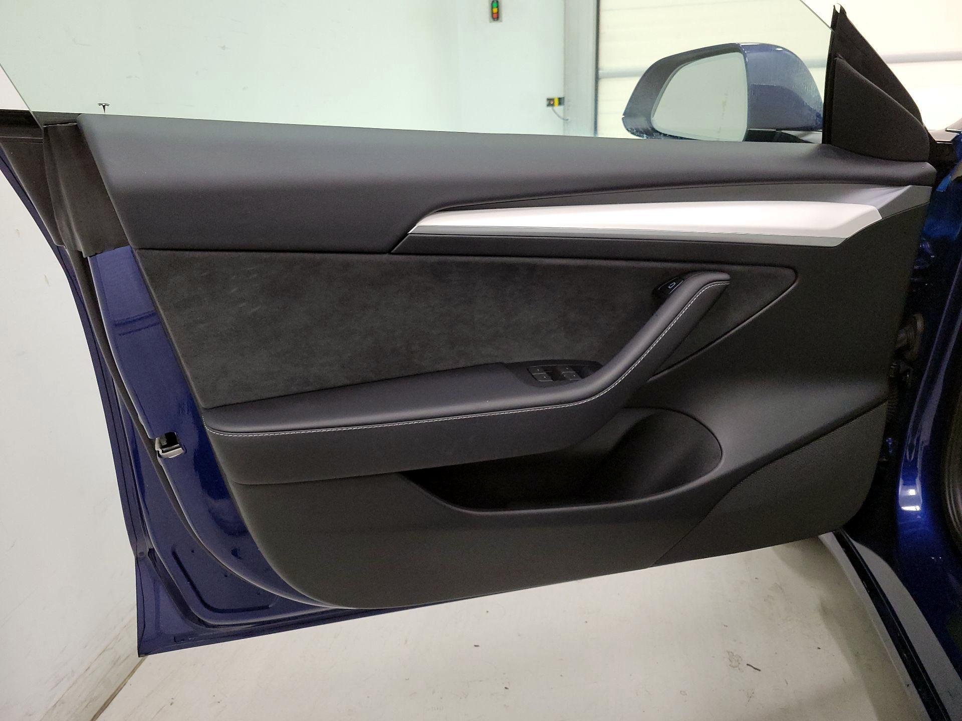 Thumbnail: 2023 Tesla Model 3 - 12