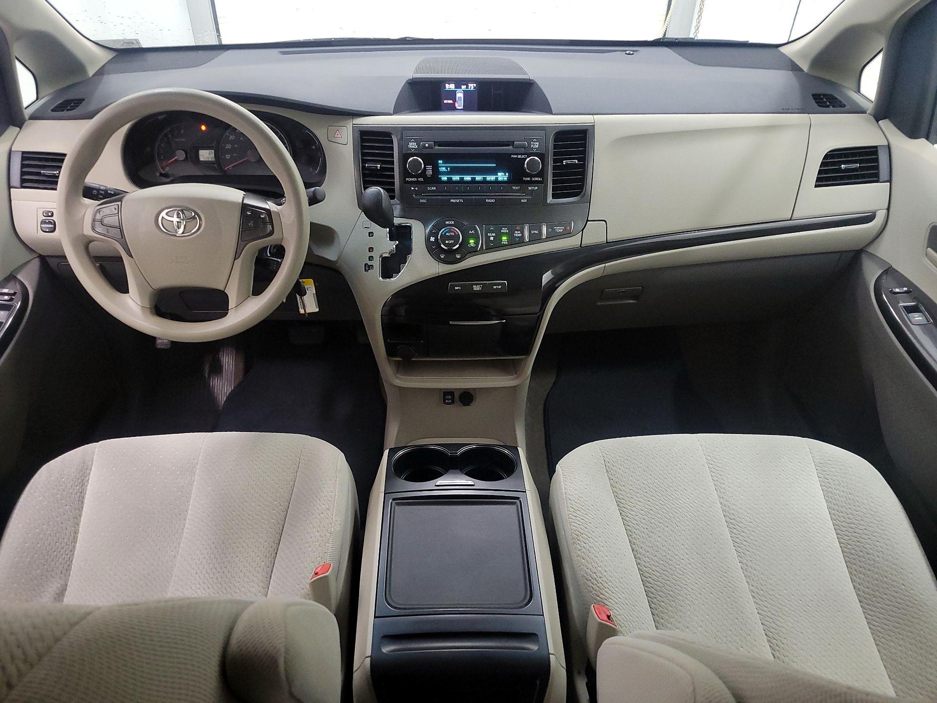 Thumbnail: 2014 Toyota Sienna - 9