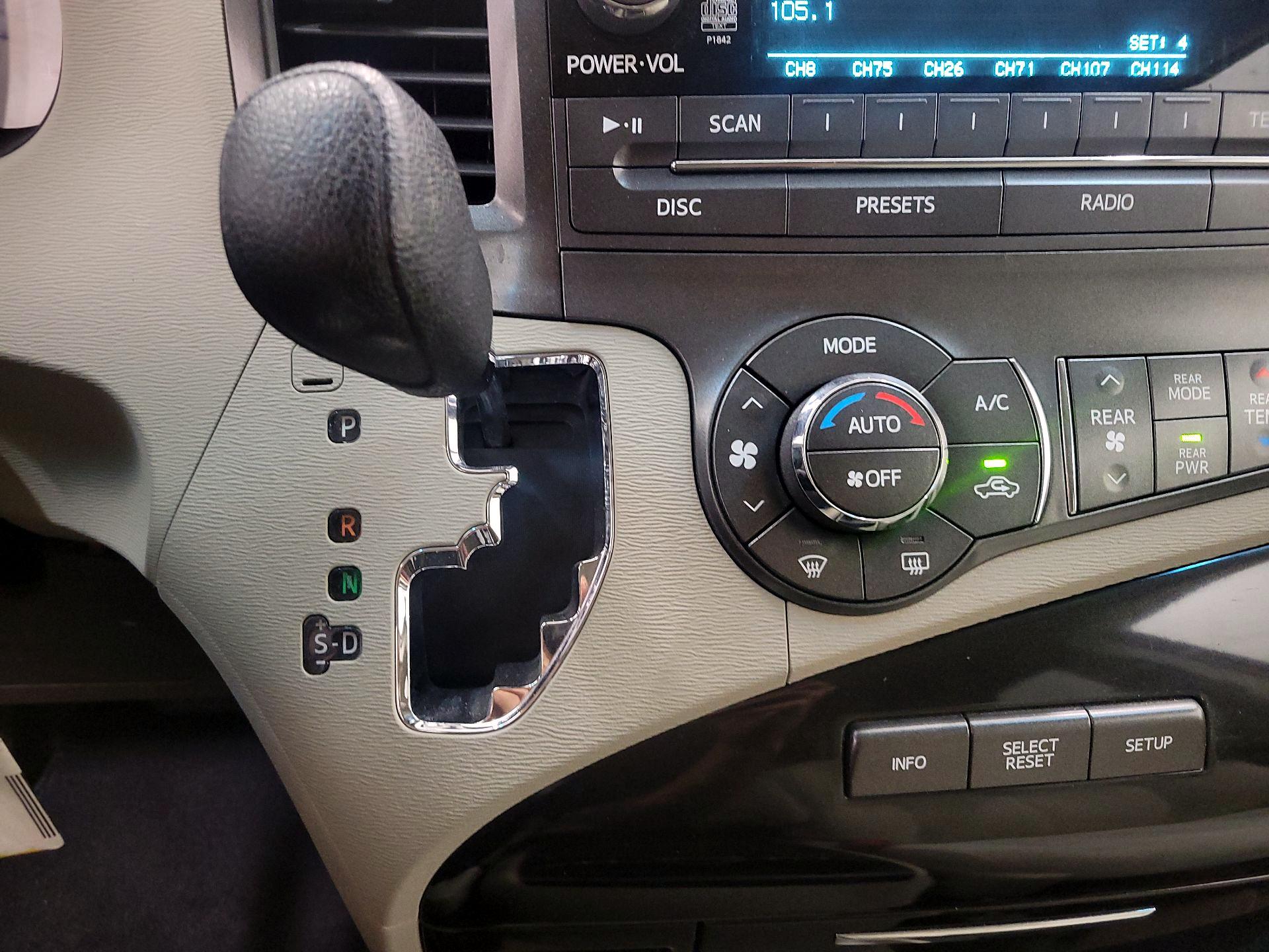 Thumbnail: 2014 Toyota Sienna - 16