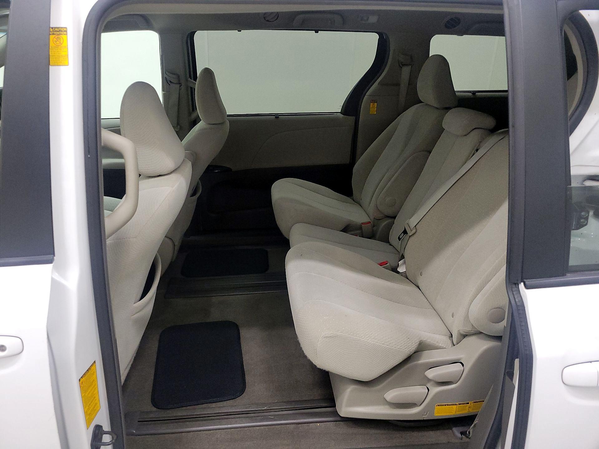 Thumbnail: 2014 Toyota Sienna - 17
