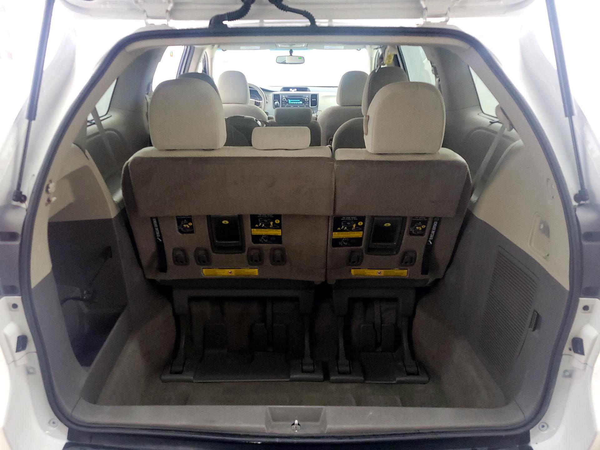 Thumbnail: 2014 Toyota Sienna - 18