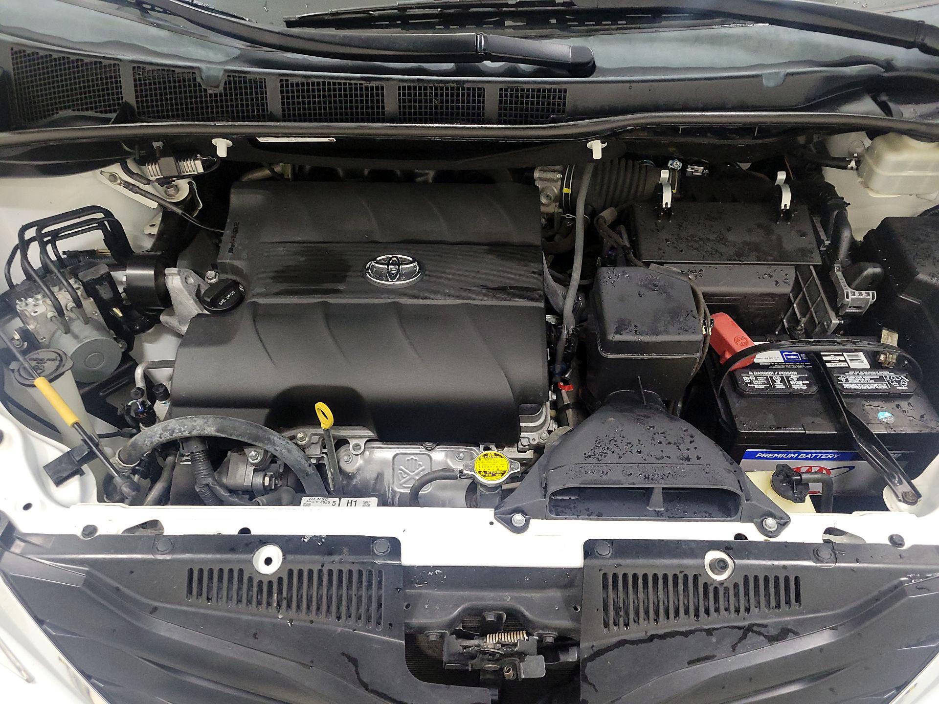 Thumbnail: 2014 Toyota Sienna - 19