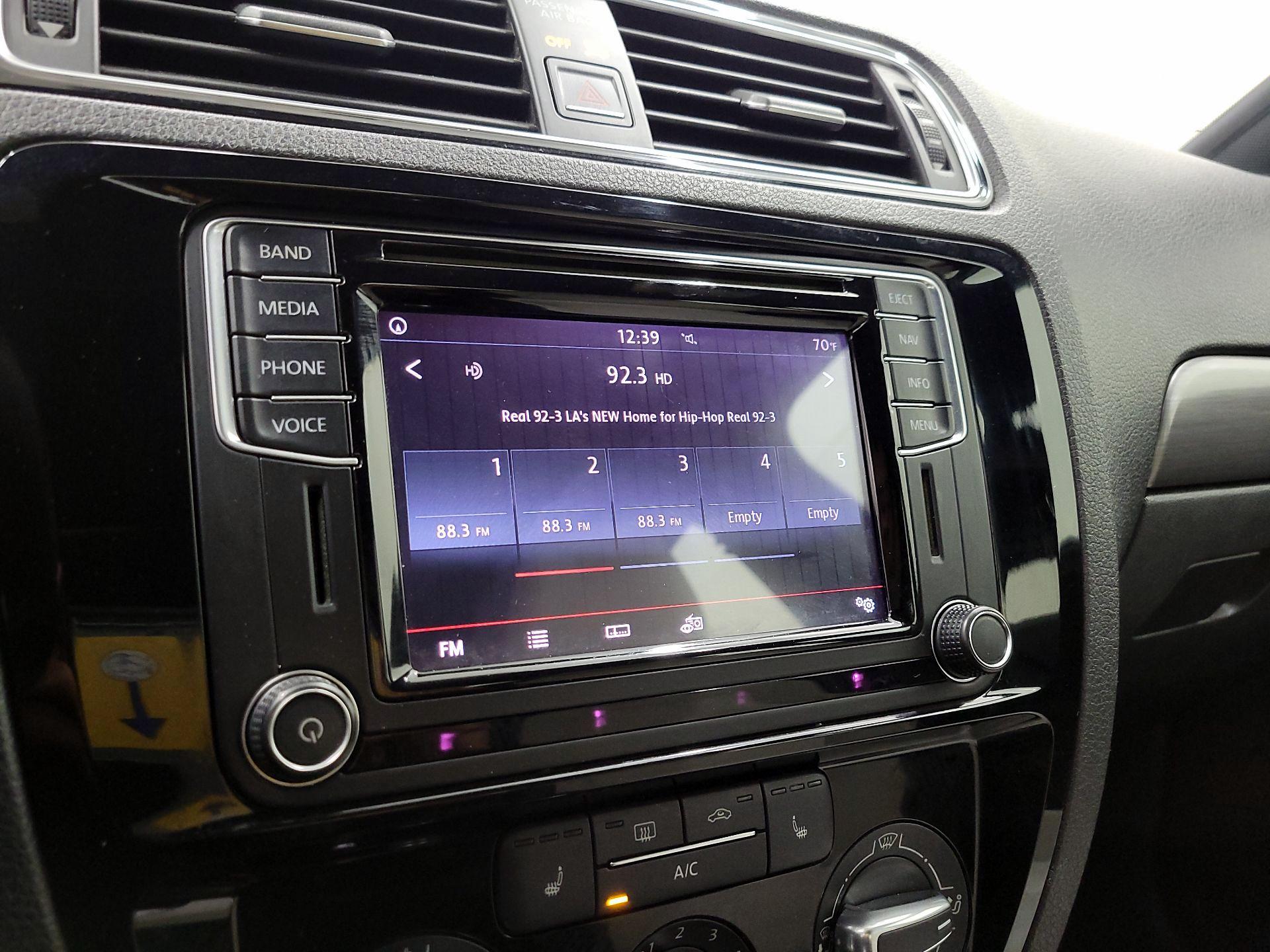 Thumbnail: 2016 Volkswagen Jetta - 15