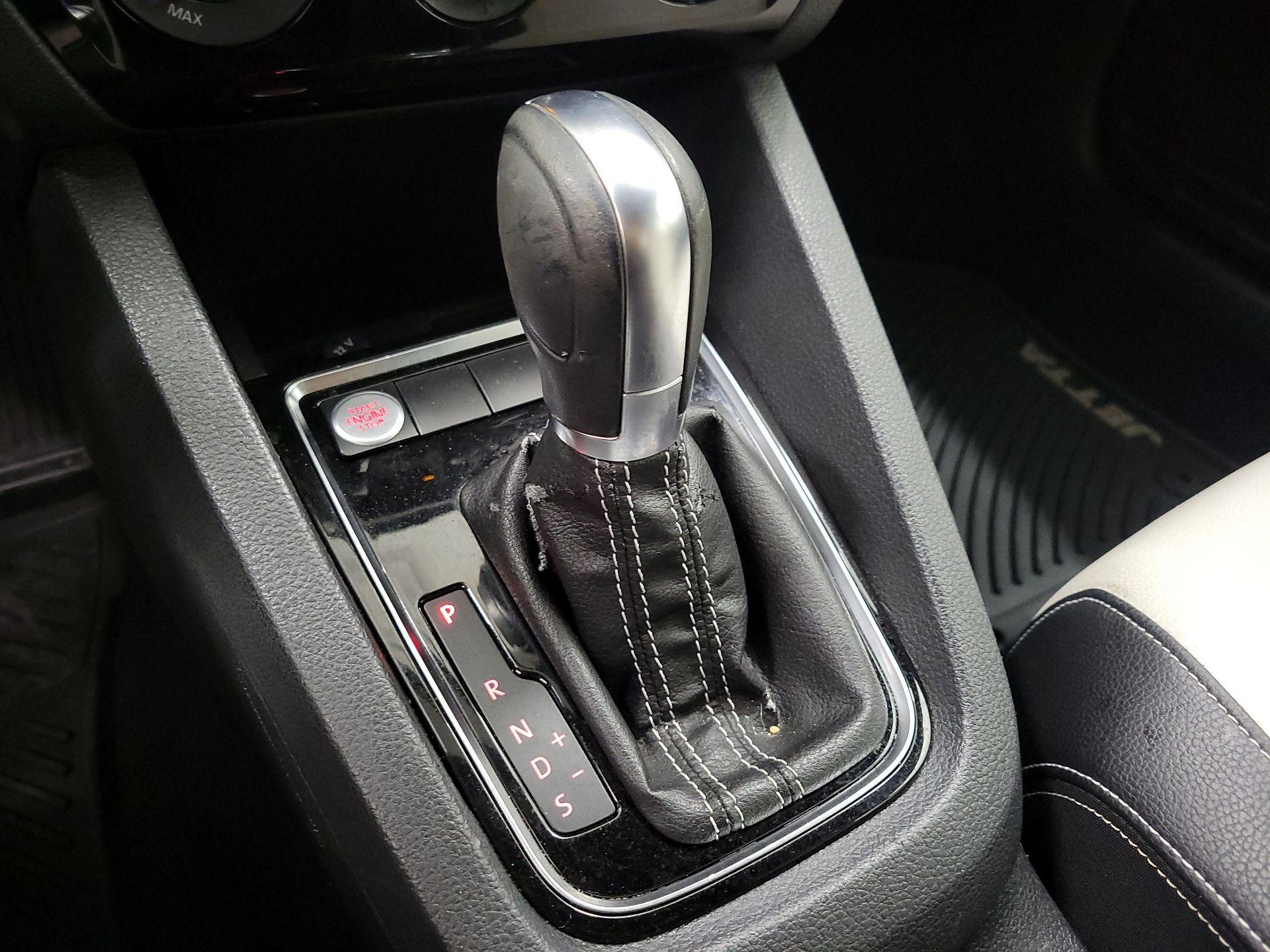 Thumbnail: 2016 Volkswagen Jetta - 17