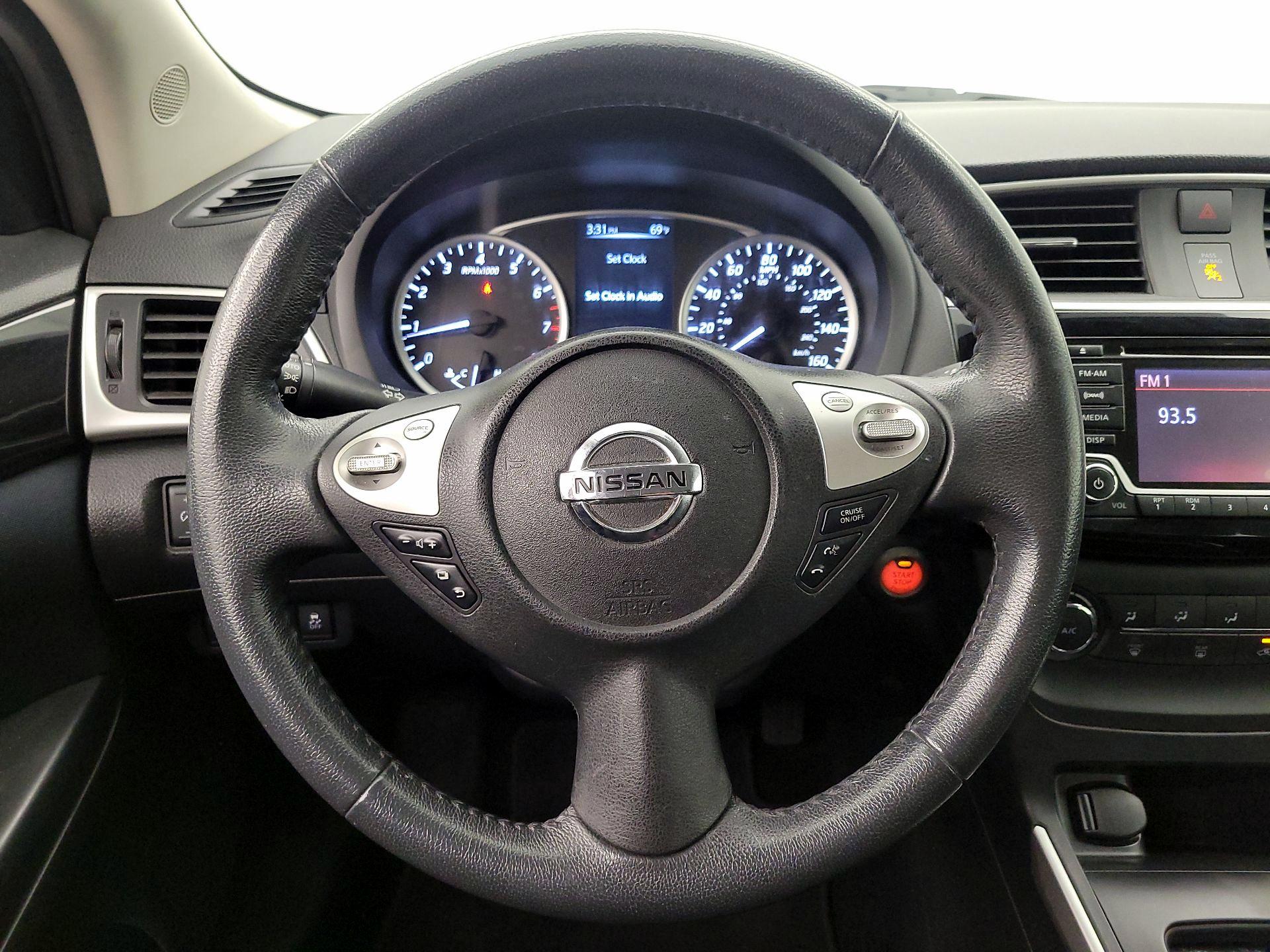 Thumbnail: 2017 Nissan Sentra - 10