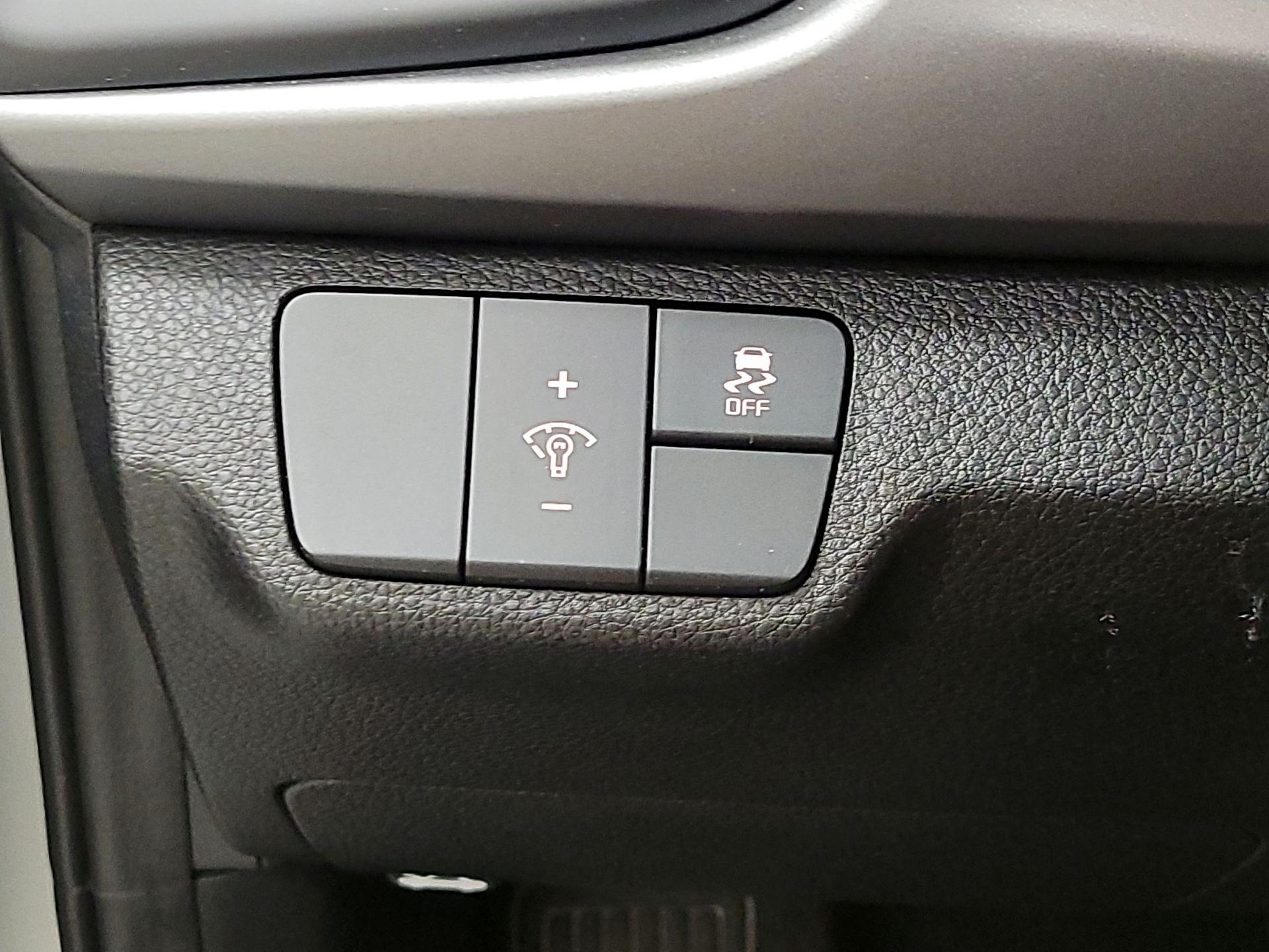 Thumbnail: 2019 Kia Rio - 13