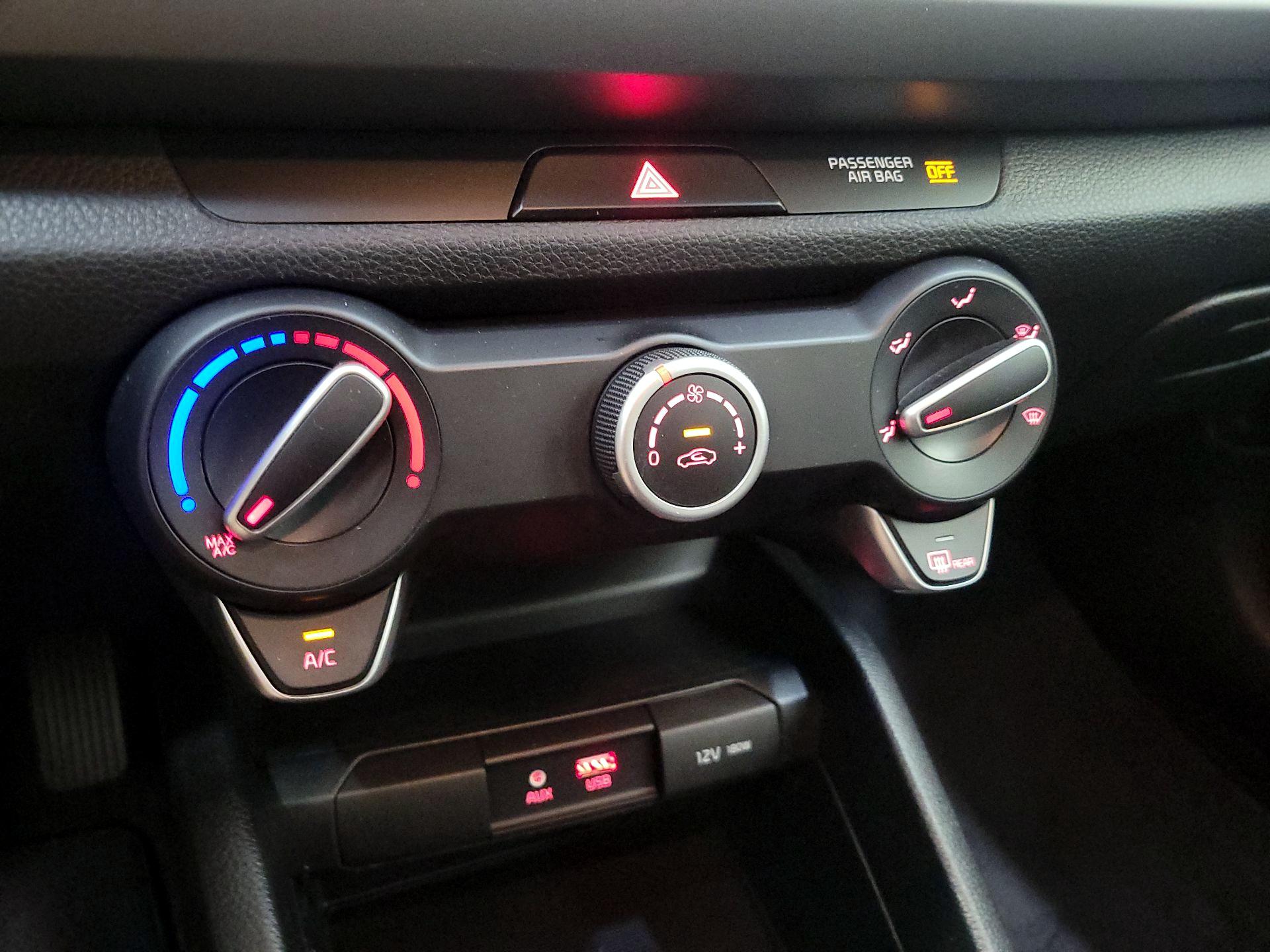 Thumbnail: 2019 Kia Rio - 16