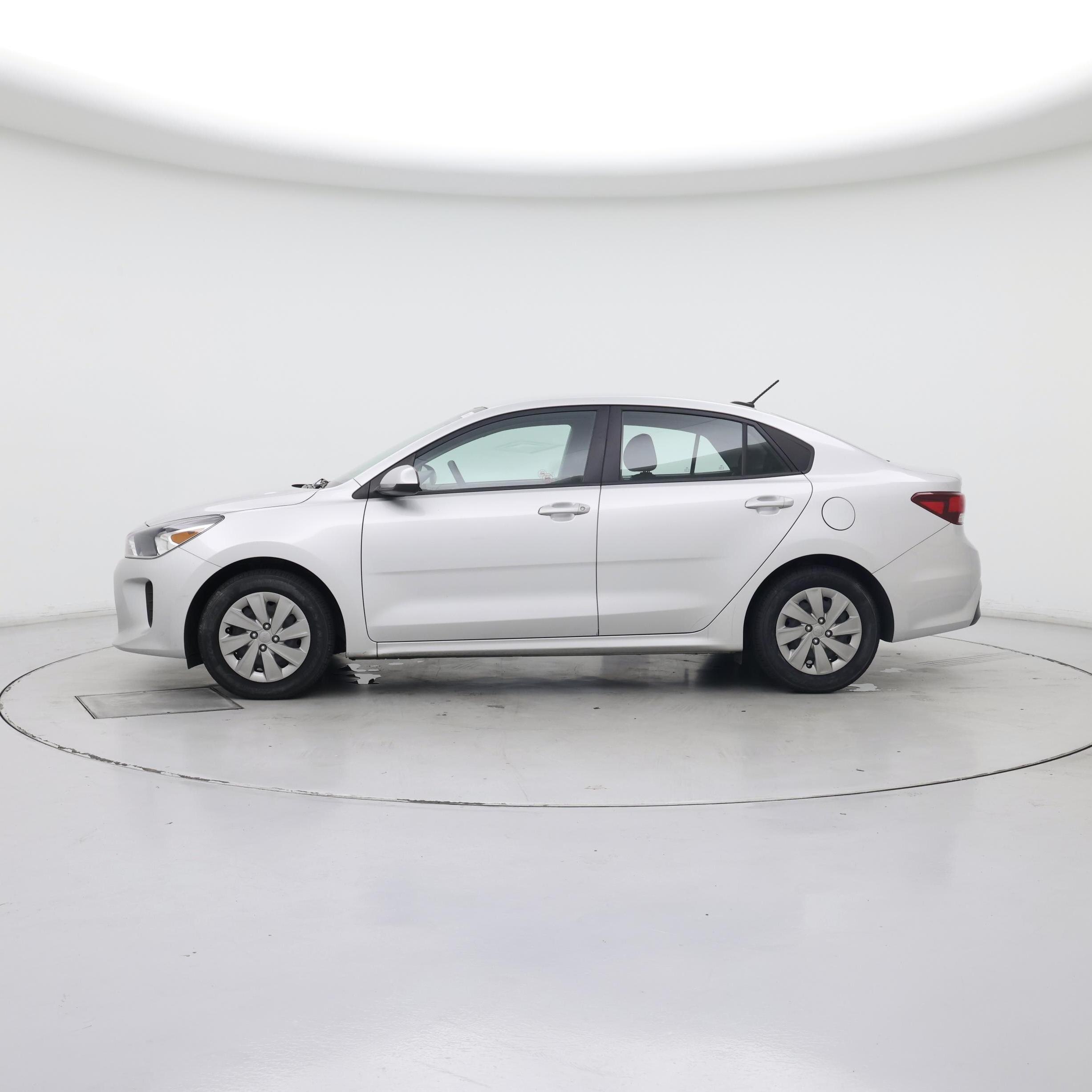 Thumbnail: 2019 Kia Rio - 3