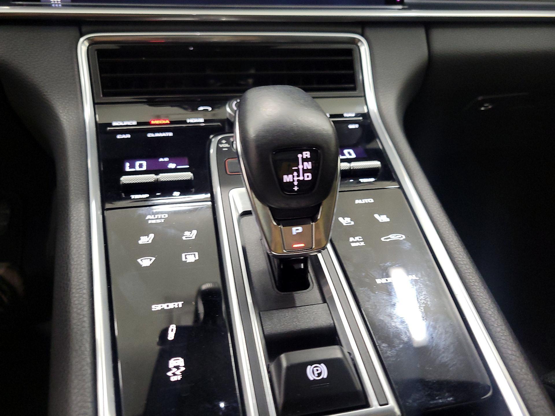 Thumbnail: 2020 Porsche Panamera - 18