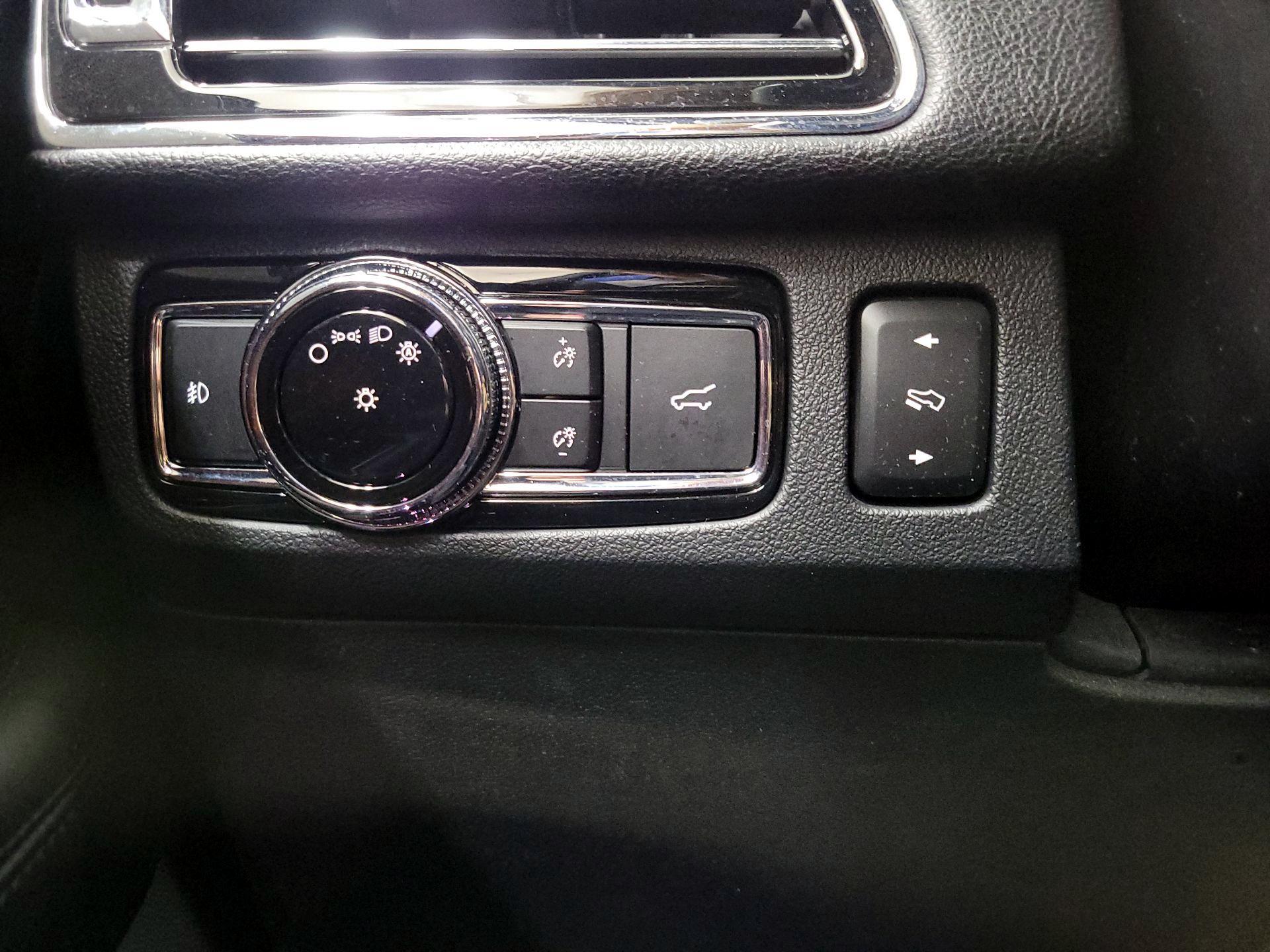 Thumbnail: 2019 Lincoln Navigator - 13