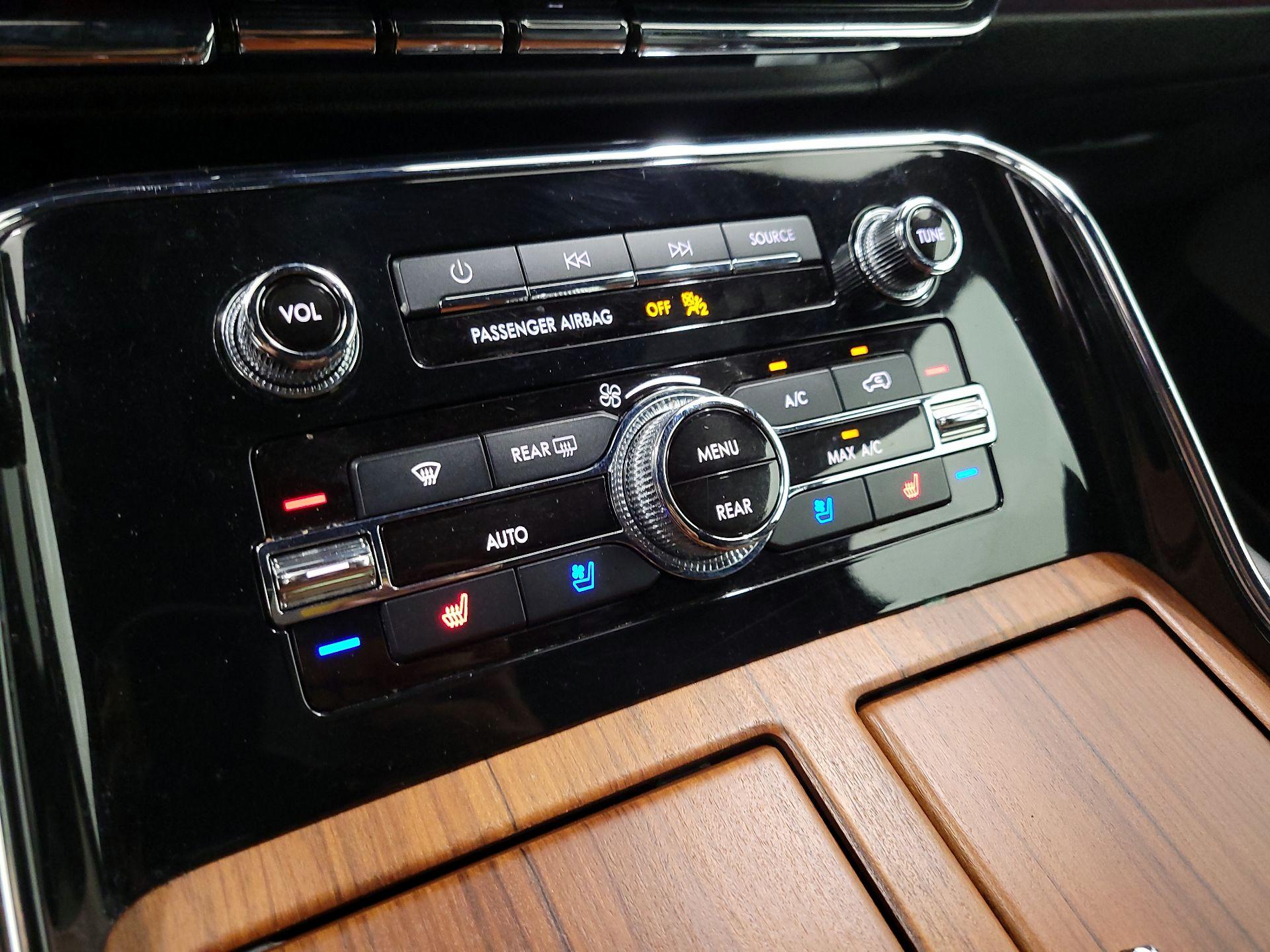 Thumbnail: 2019 Lincoln Navigator - 17
