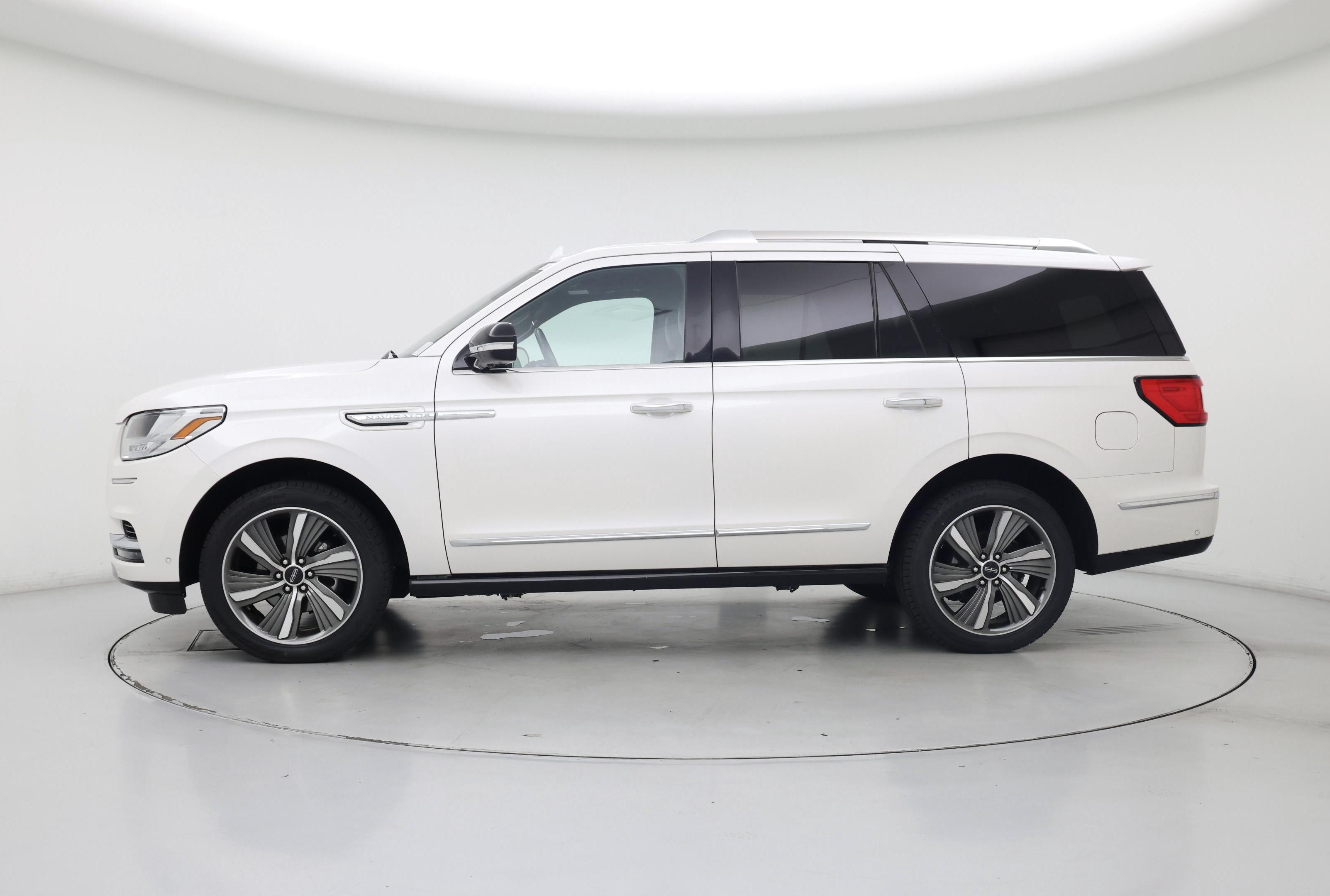 Thumbnail: 2019 Lincoln Navigator - 3
