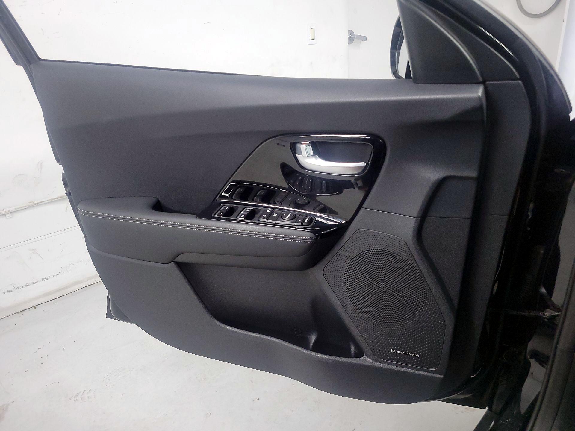 Thumbnail: 2020 Kia Niro - 12
