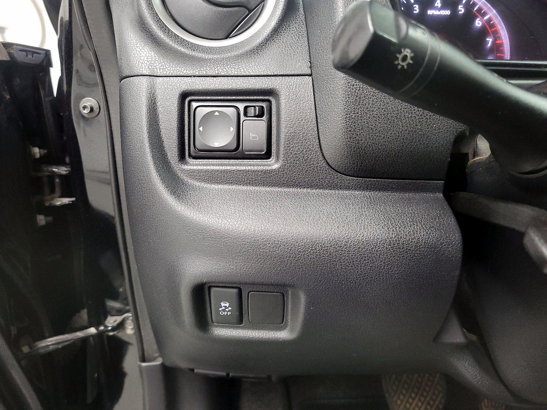 Thumbnail: 2014 Nissan Versa Note - 13