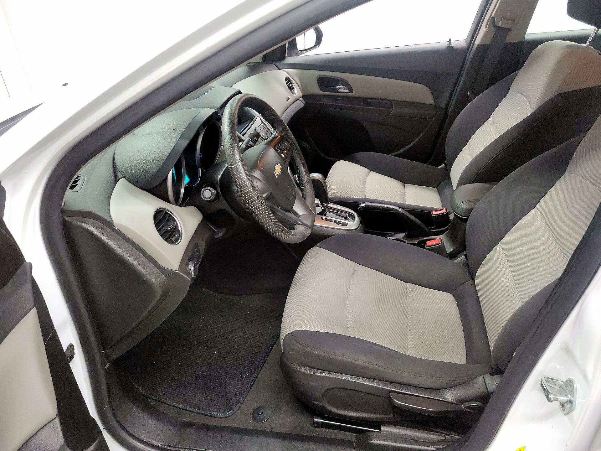 Thumbnail: 2015 Chevrolet Cruze - 11