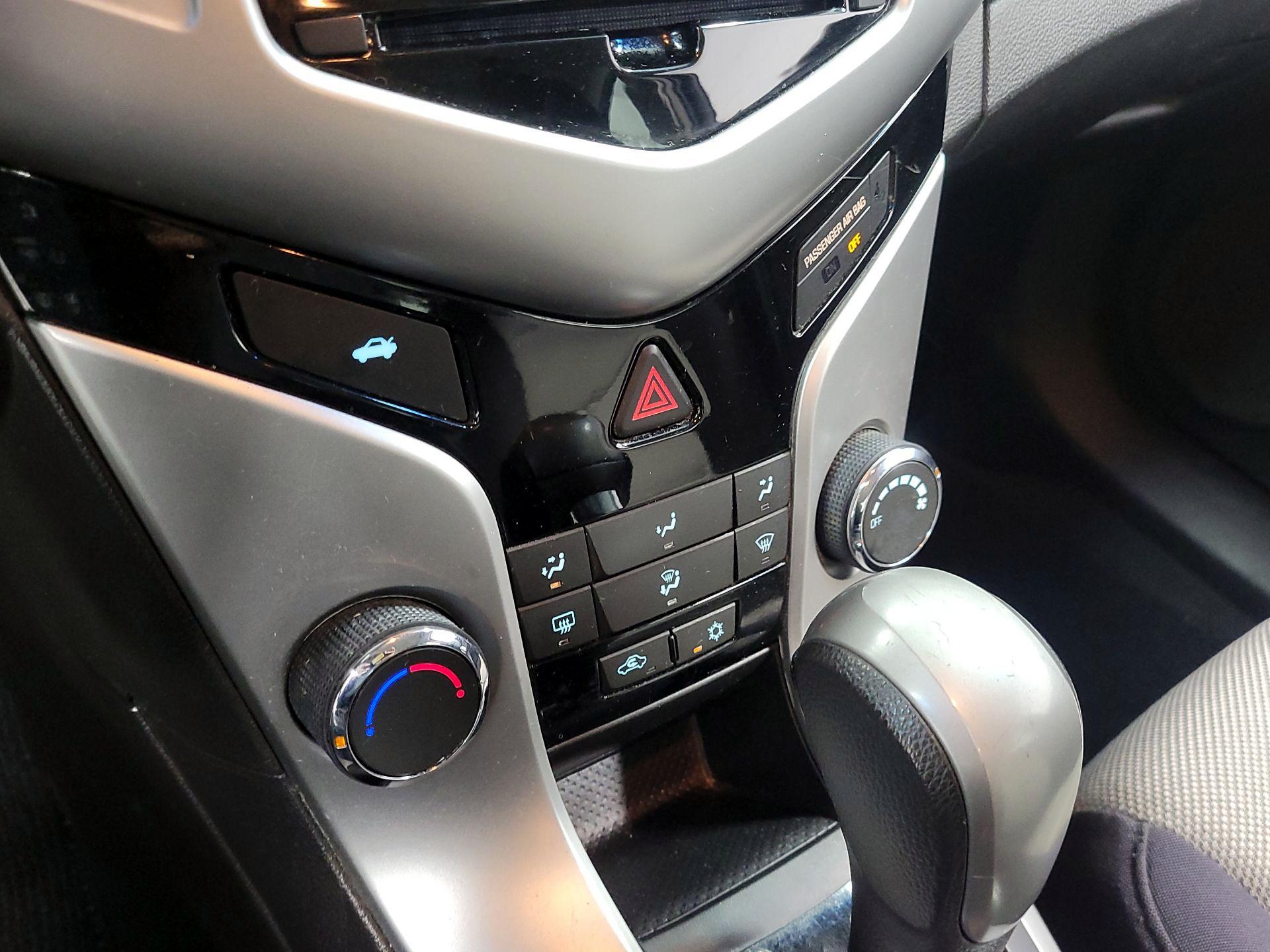 Thumbnail: 2015 Chevrolet Cruze - 15