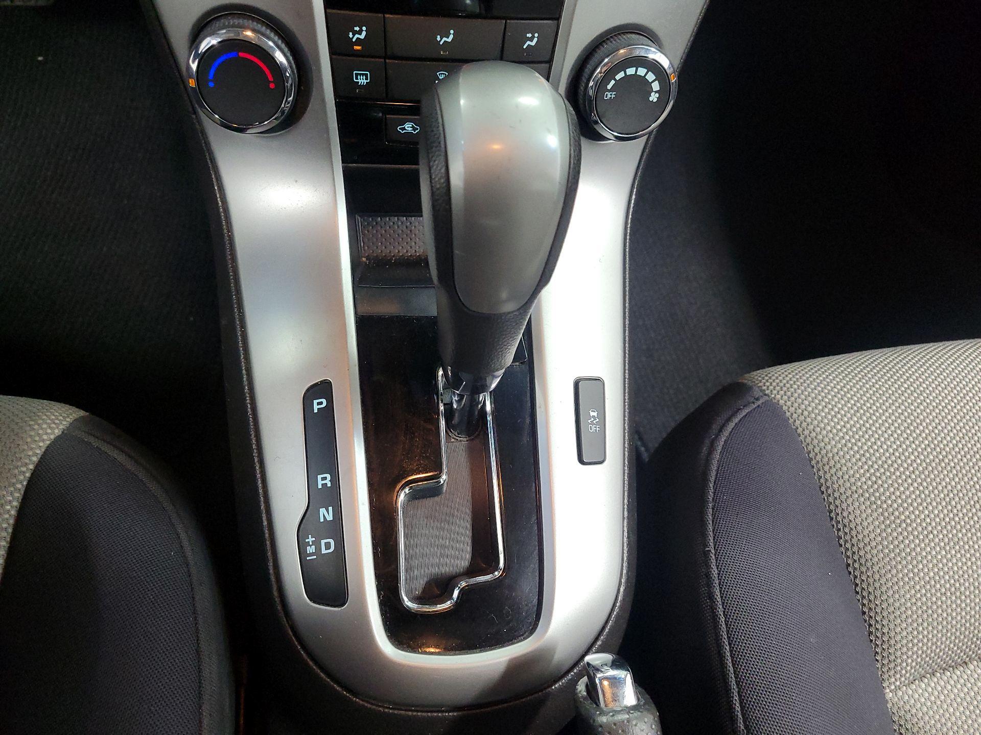 Thumbnail: 2015 Chevrolet Cruze - 16