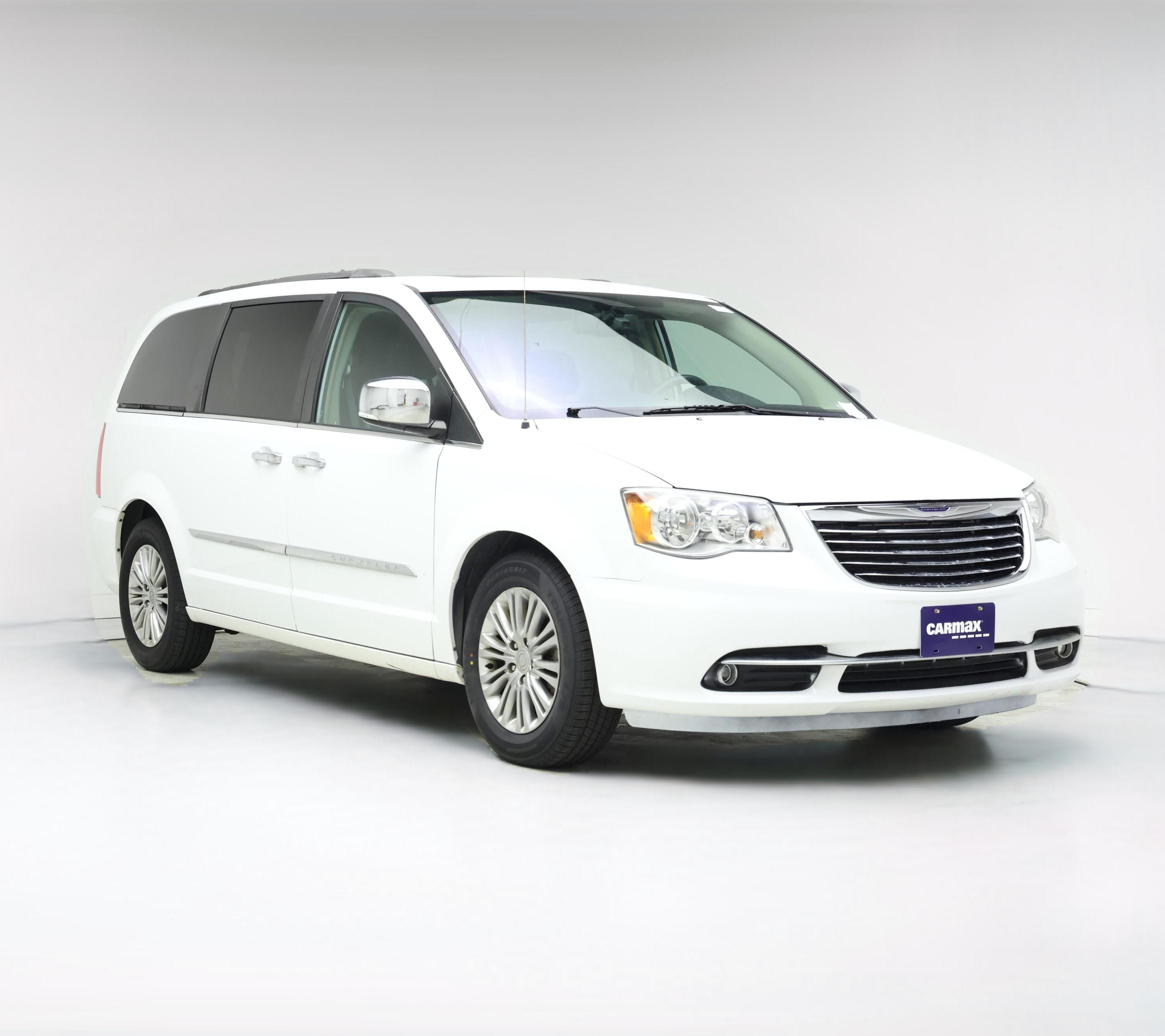 Thumbnail: 2016 Chrysler Town & Country - 1