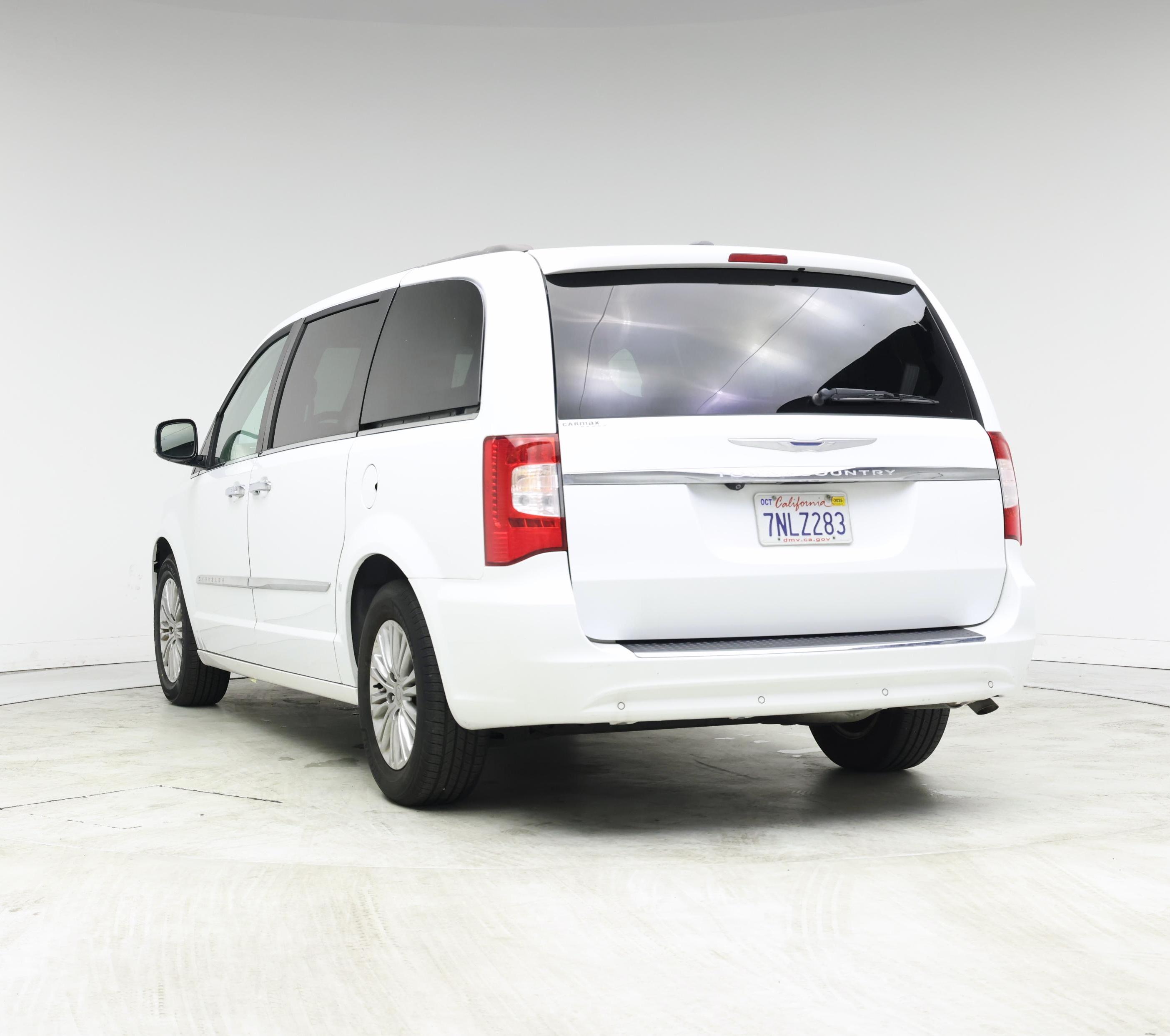 Thumbnail: 2016 Chrysler Town & Country - 2