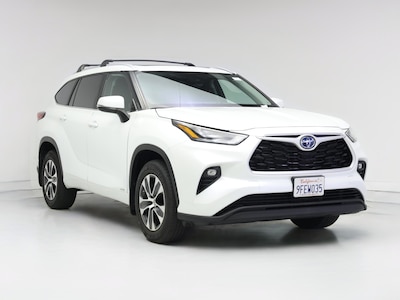 White 2023 Toyota Highlander Hybrid XLE