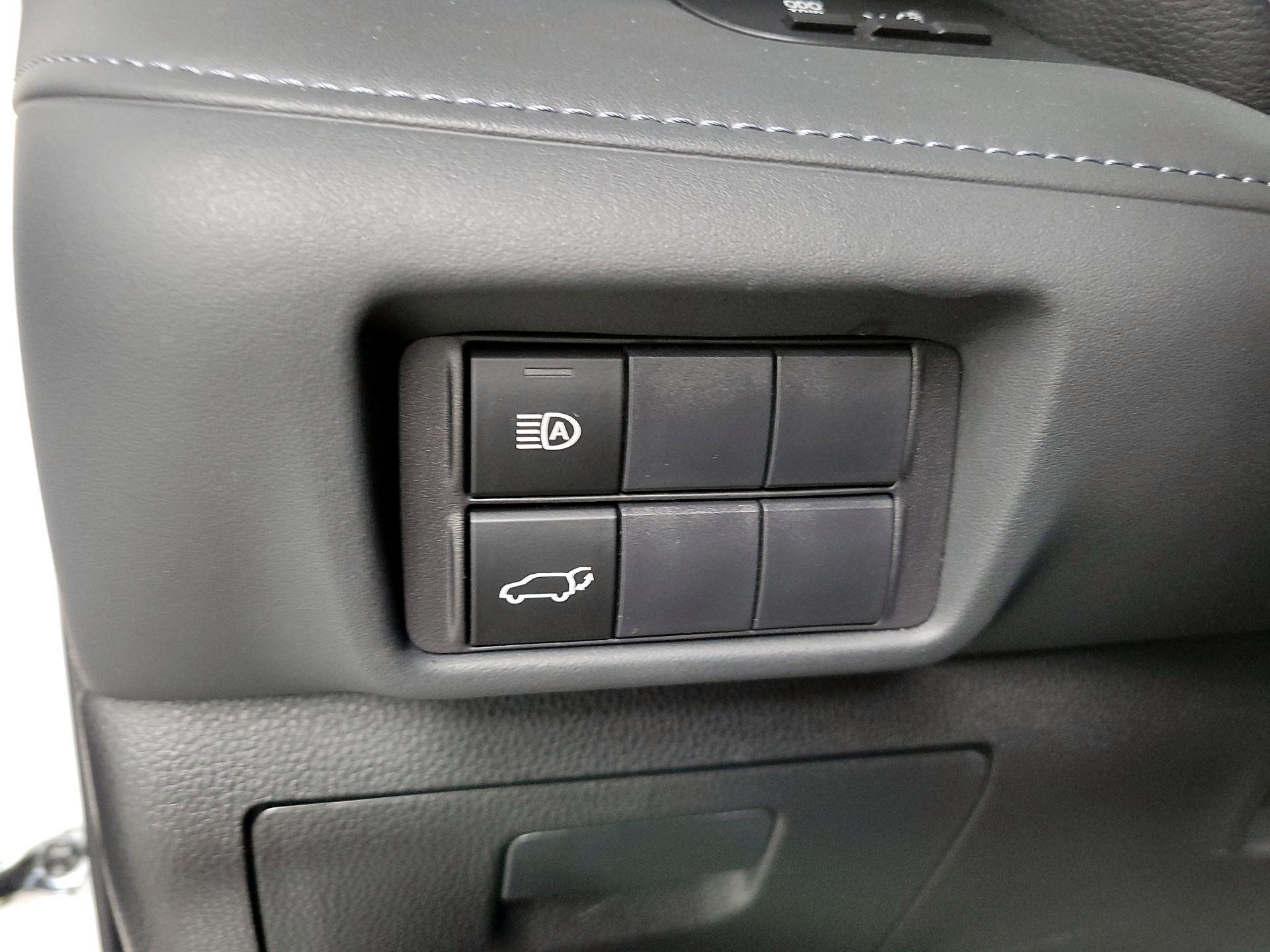 Thumbnail: 2023 Toyota Highlander - 13