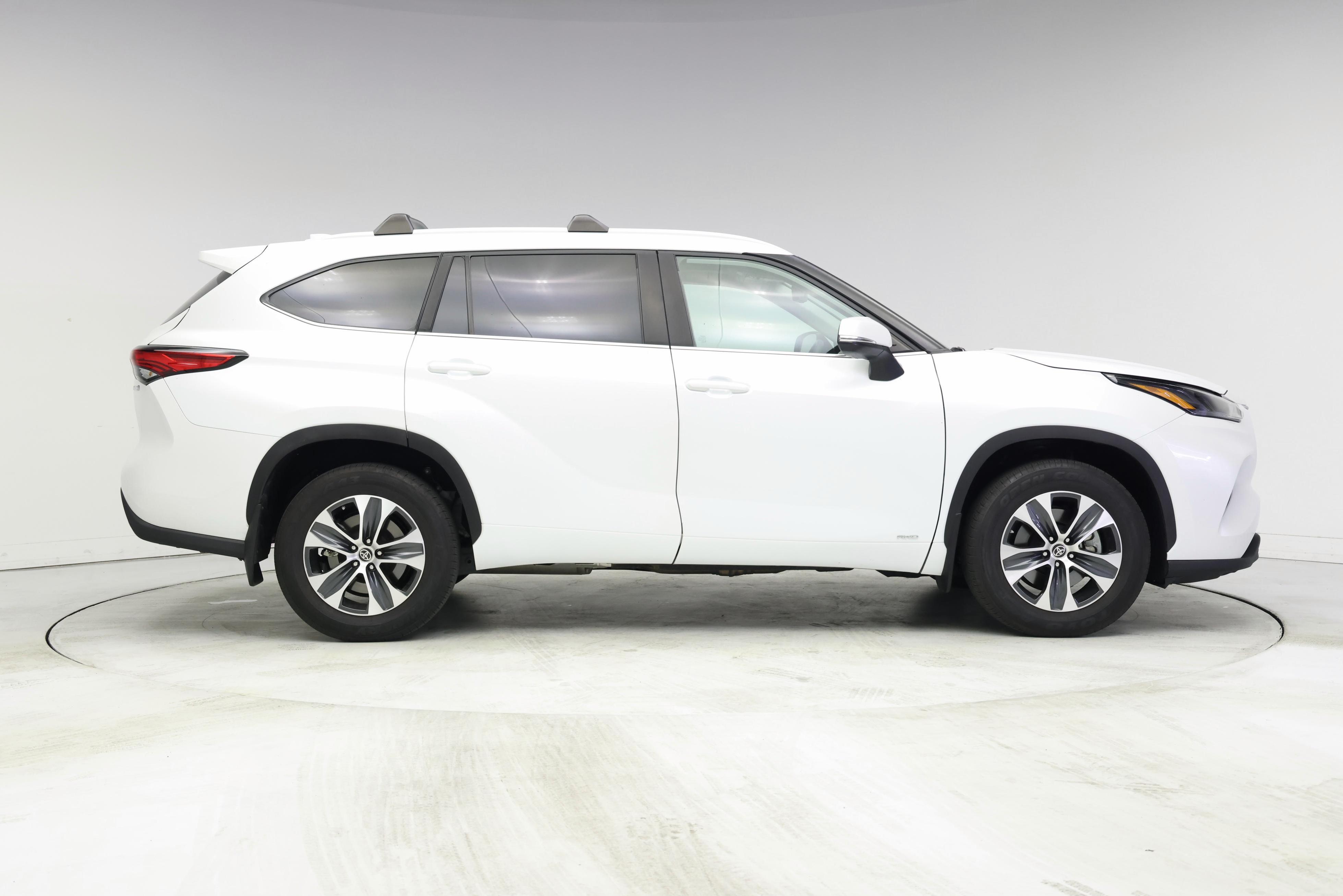Thumbnail: 2023 Toyota Highlander - 7