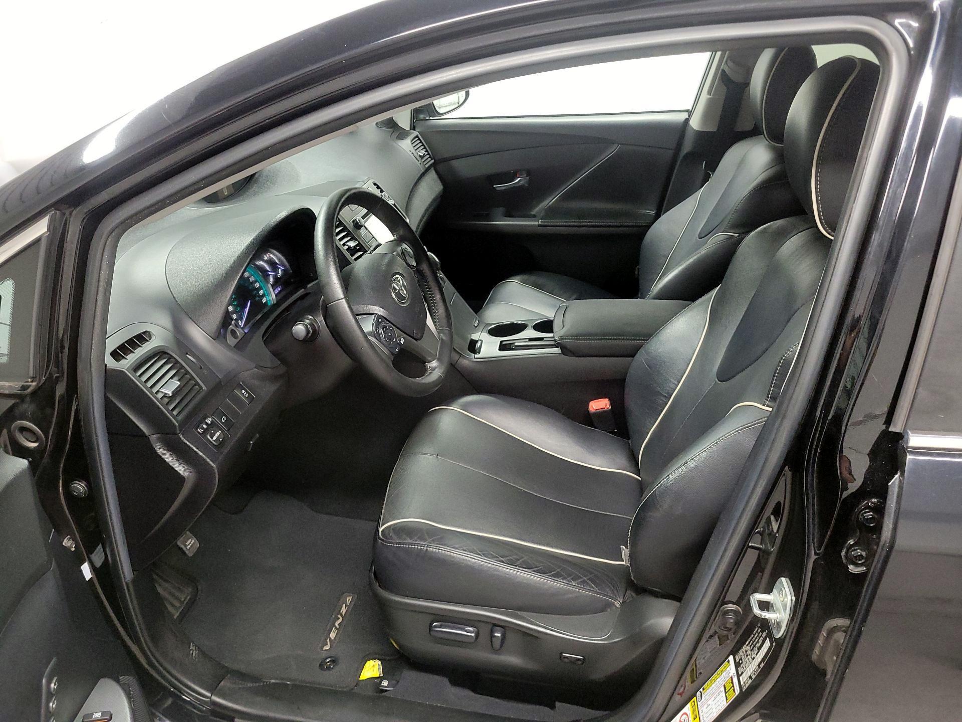 Thumbnail: 2015 Toyota Venza - 11