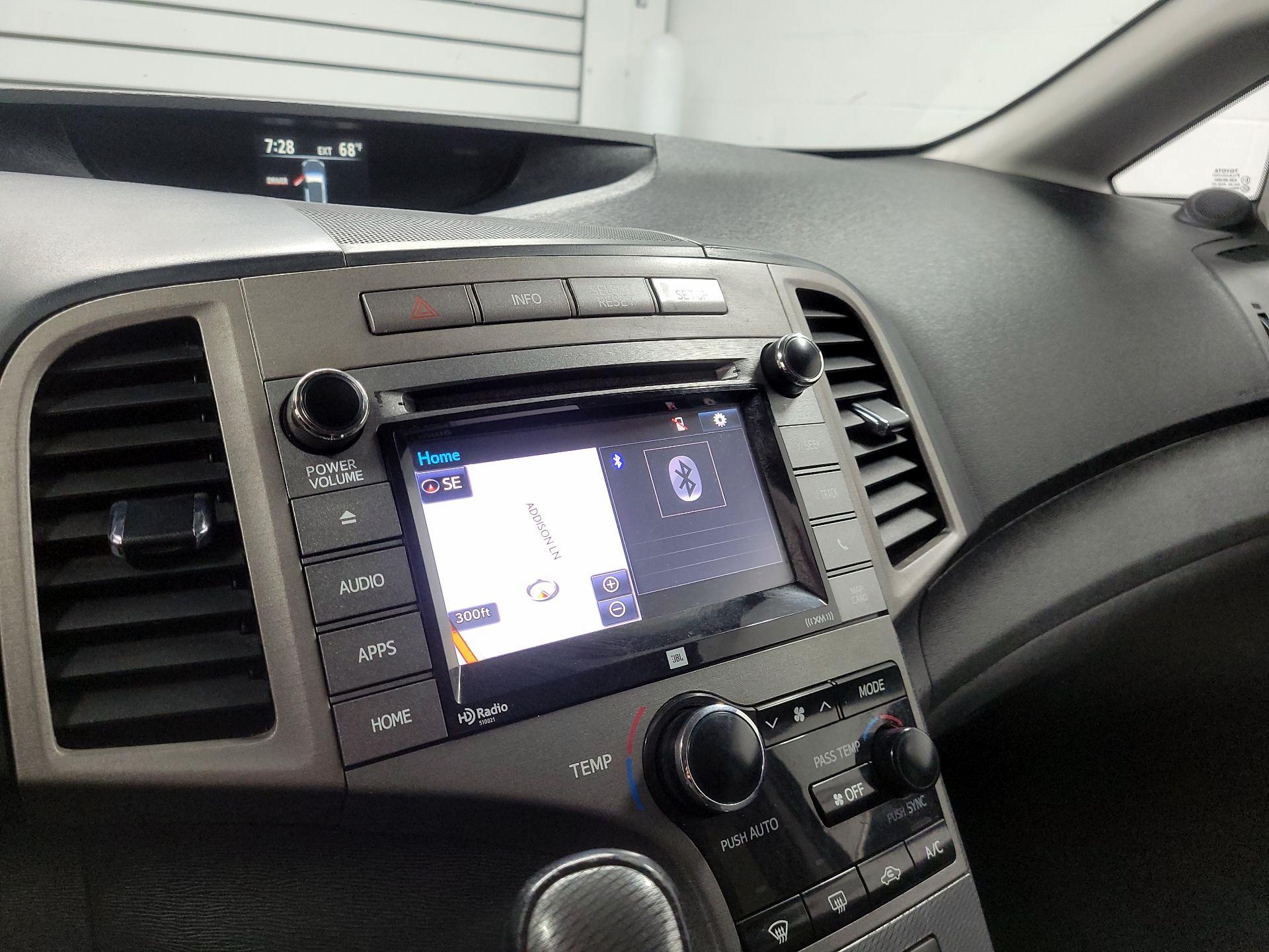Thumbnail: 2015 Toyota Venza - 16