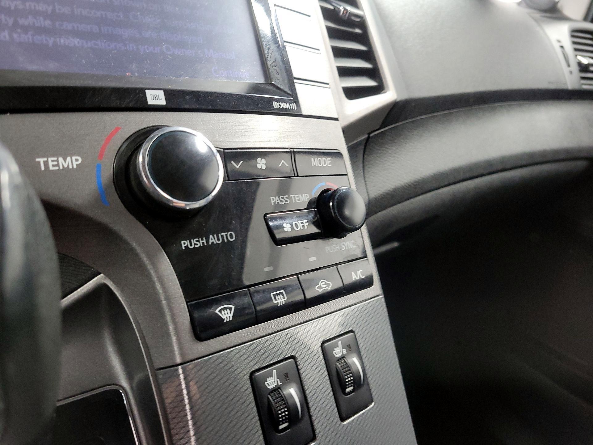 Thumbnail: 2015 Toyota Venza - 17