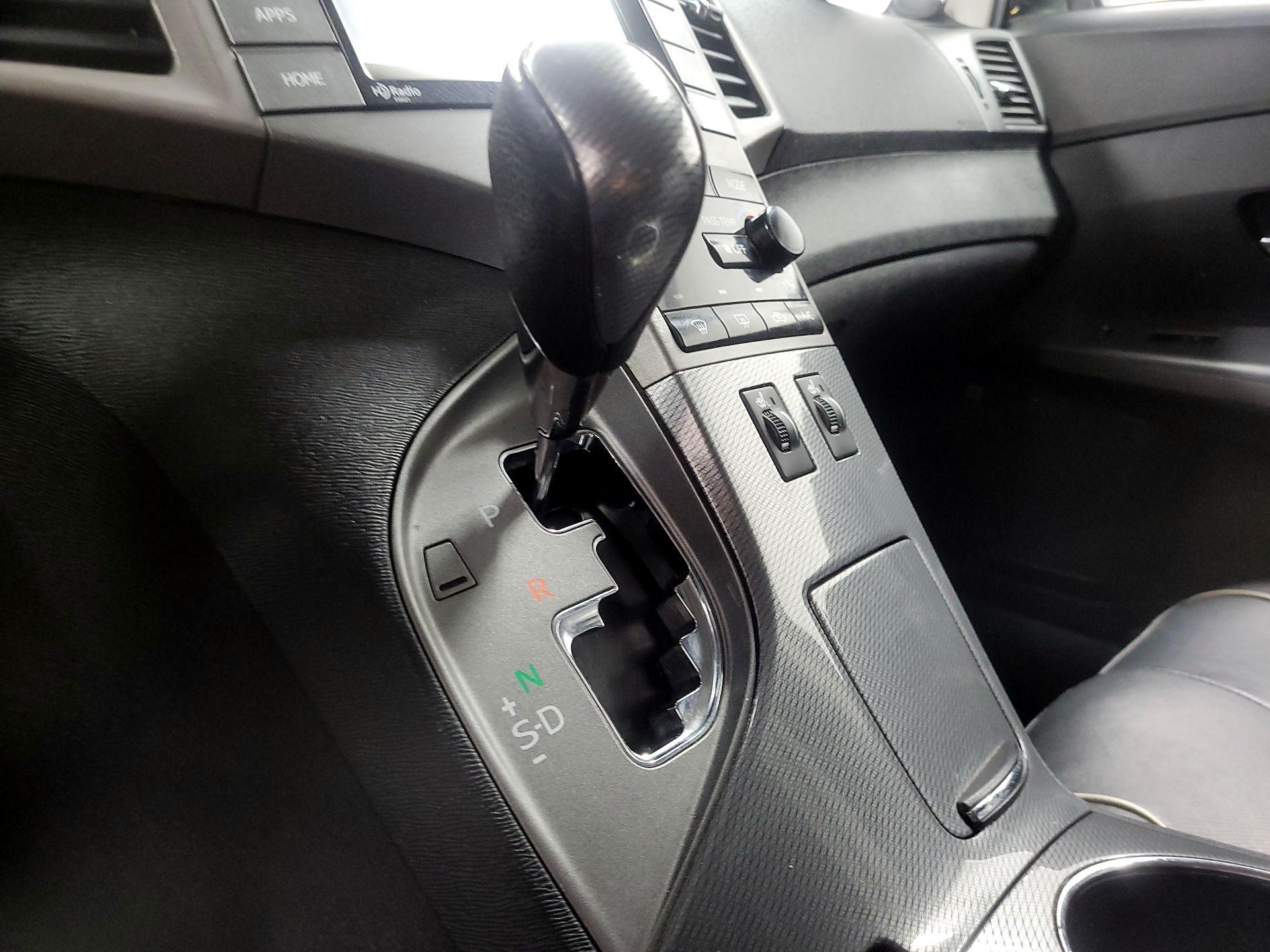 Thumbnail: 2015 Toyota Venza - 18