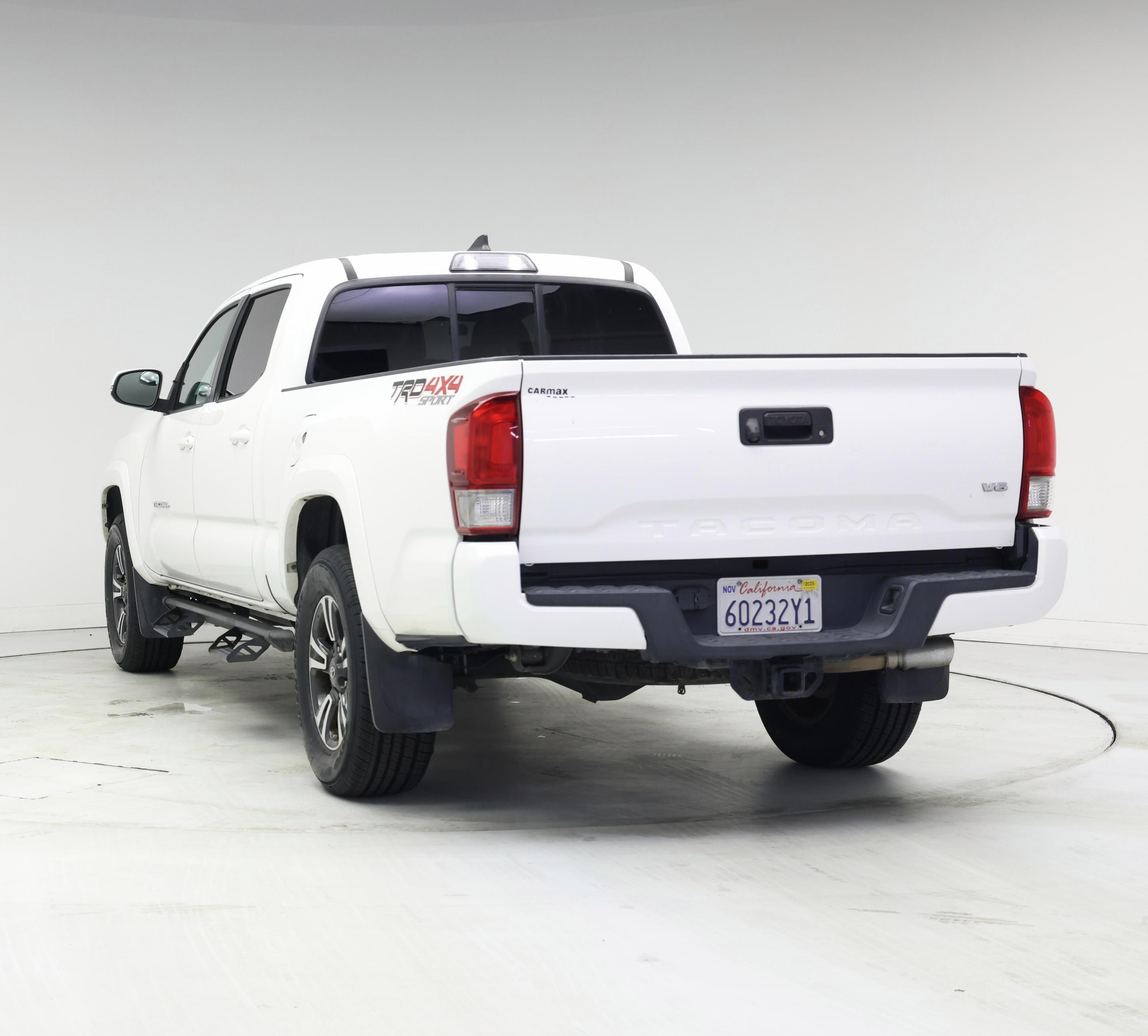 Thumbnail: 2016 Toyota Tacoma - 2