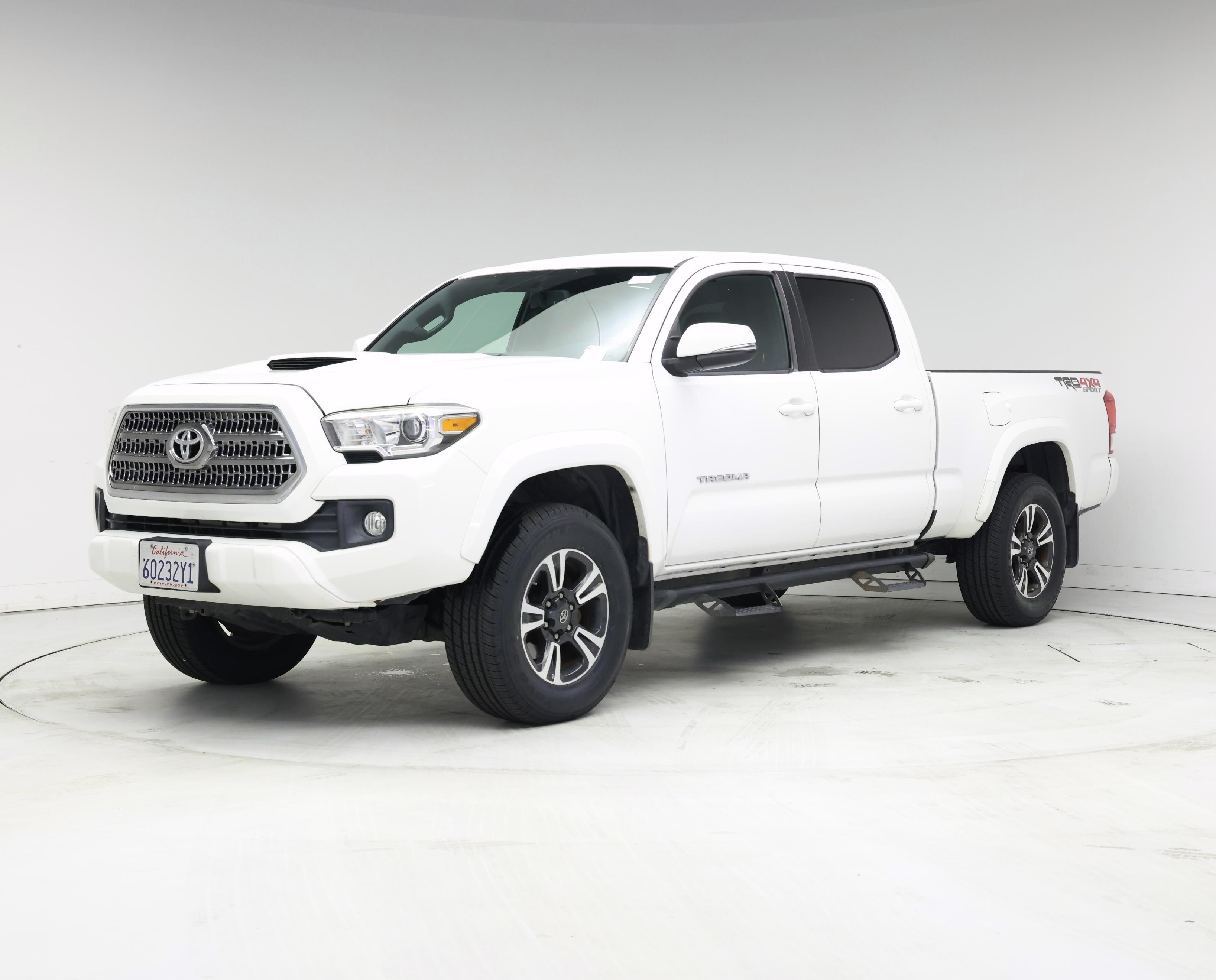 Thumbnail: 2016 Toyota Tacoma - 4