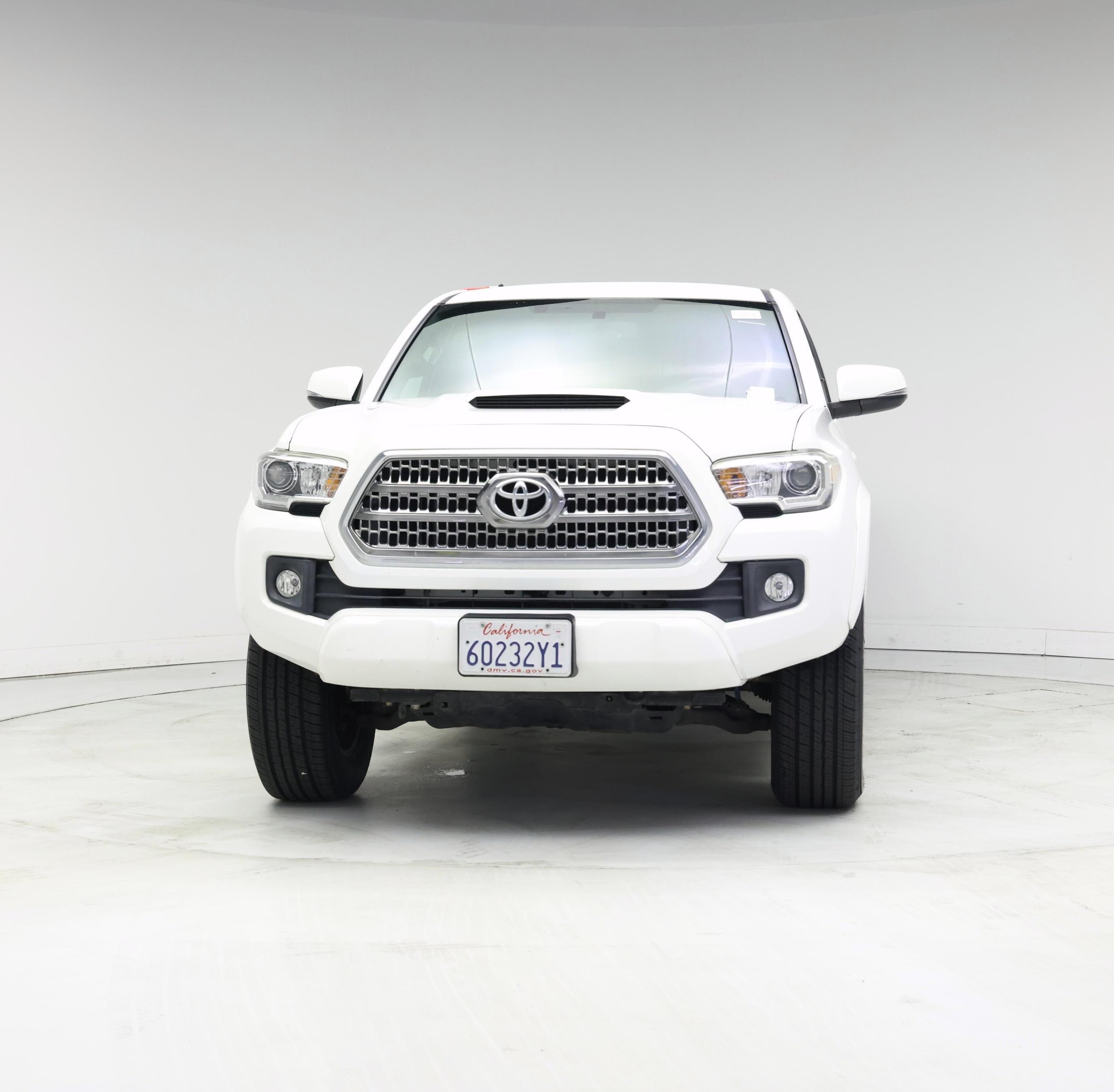 Thumbnail: 2016 Toyota Tacoma - 5